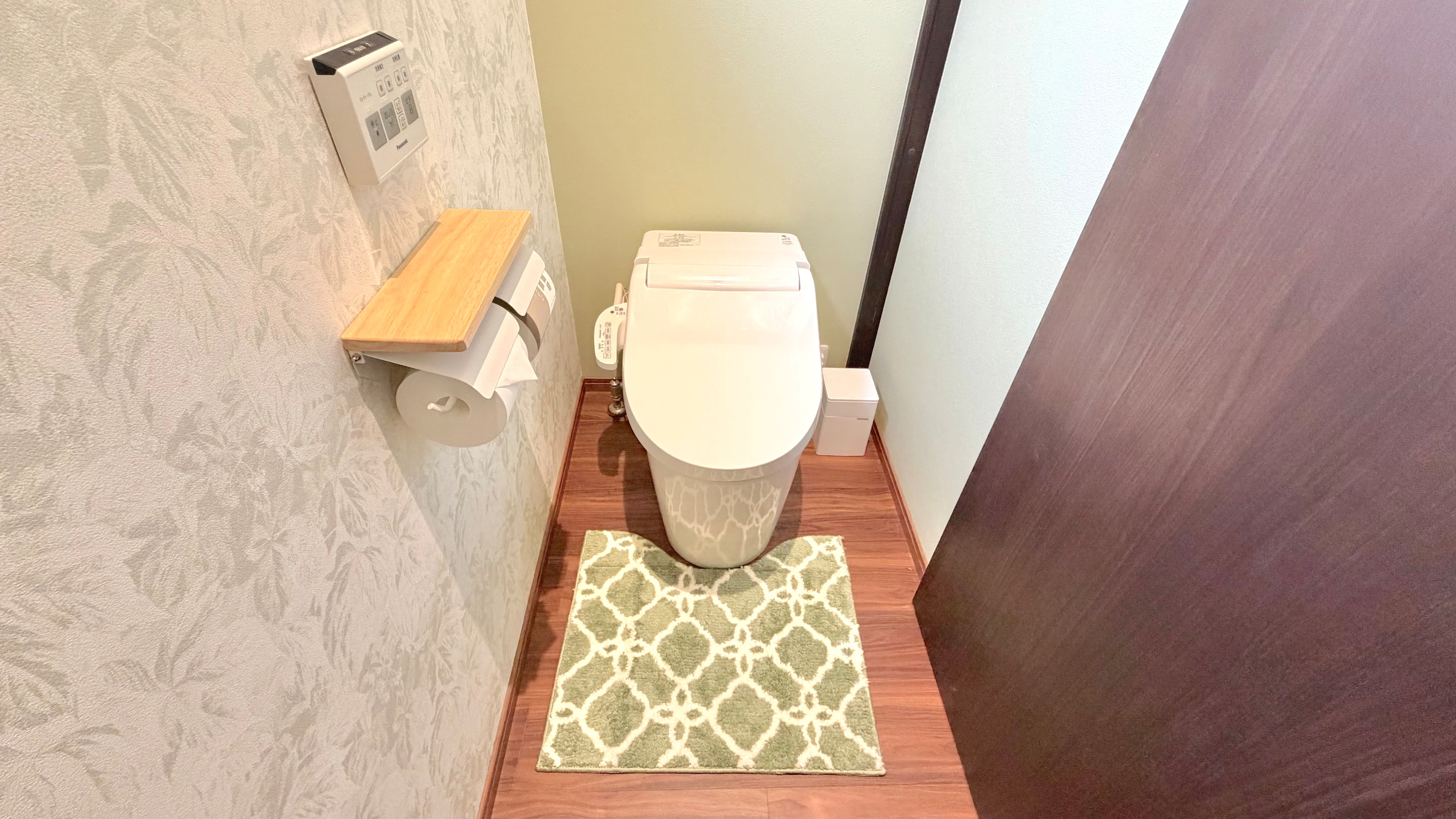 Churaumi Village Store No. 2 Tropical Cabin / Restroom