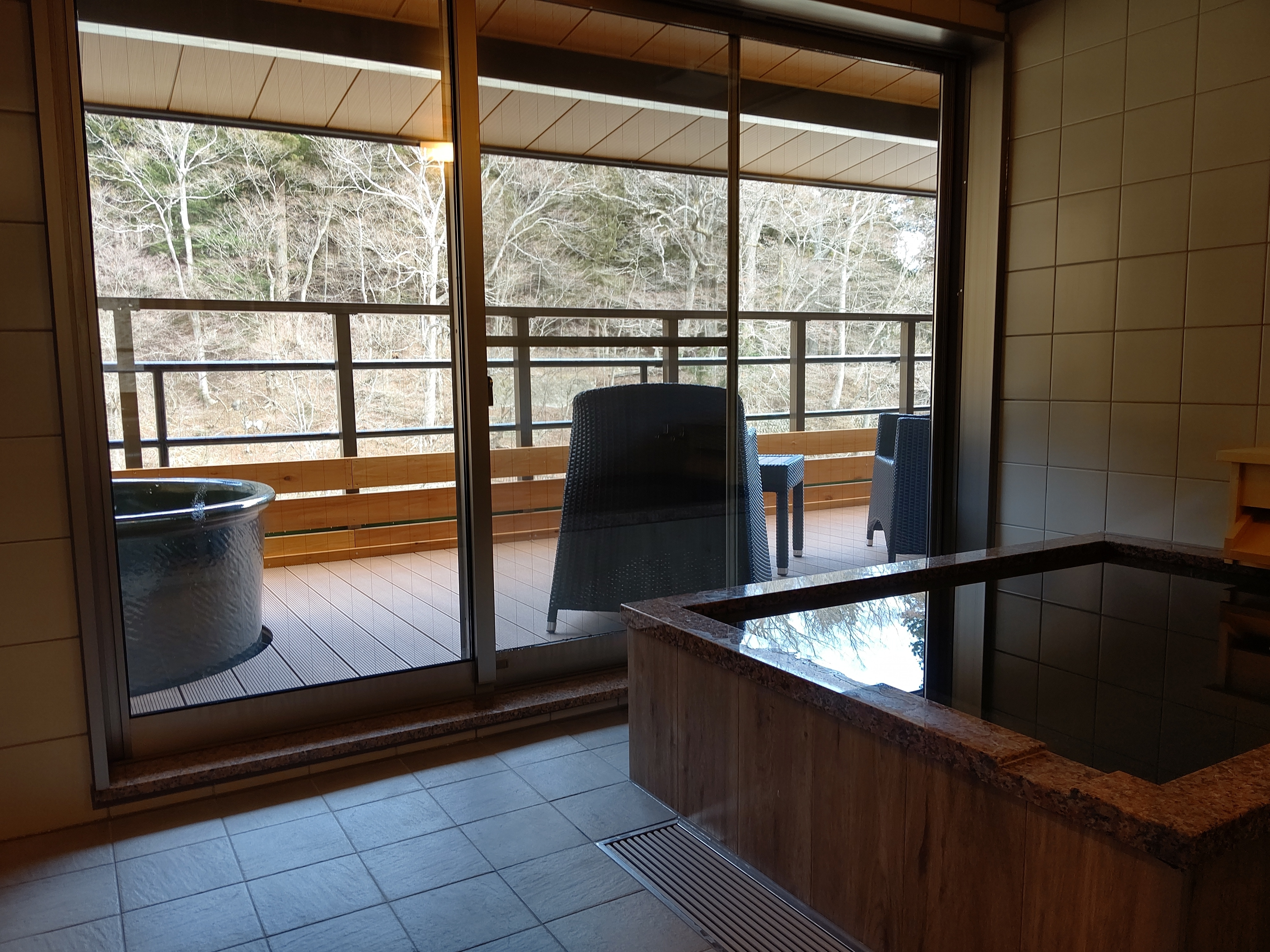 Guest rooms with open-air baths