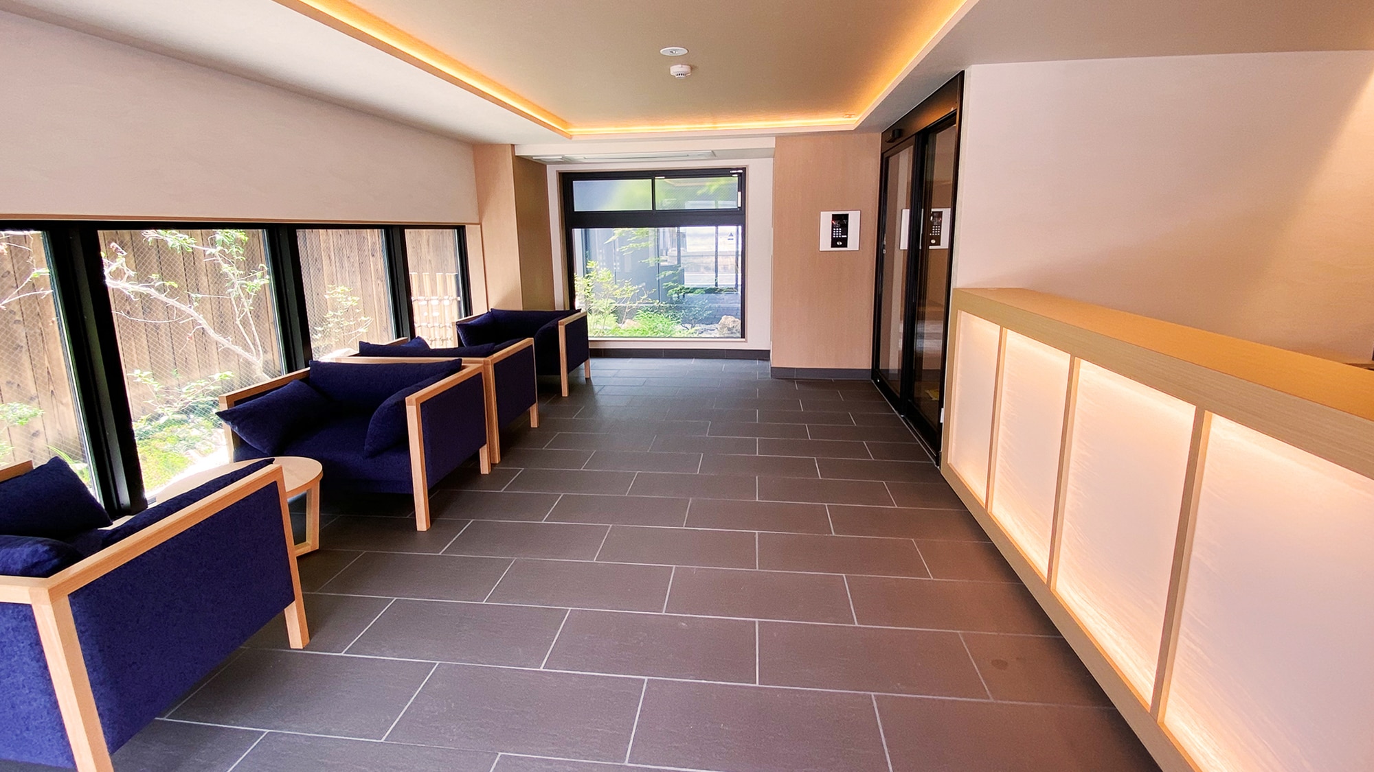 นิโอมอน ฟรอนต์