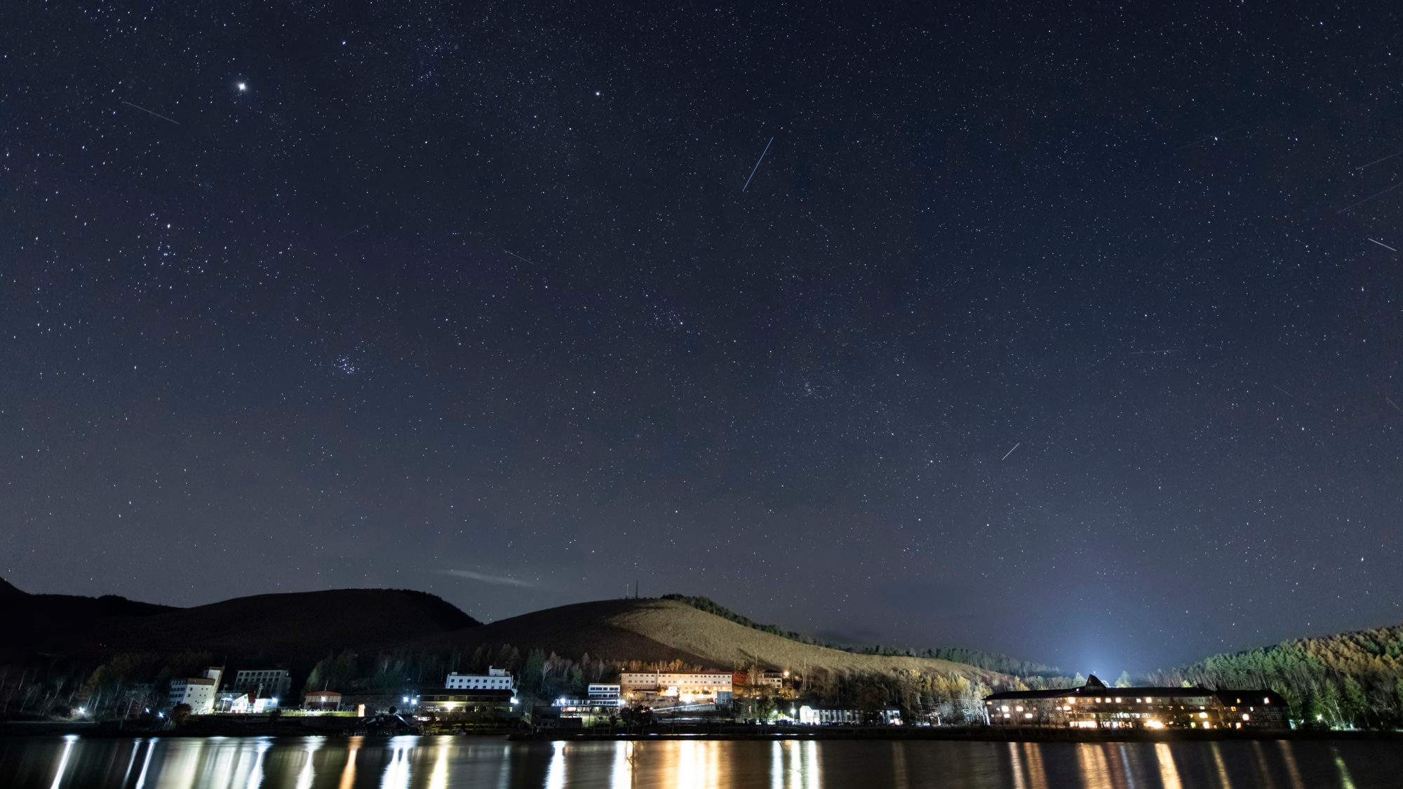 *Exterior (night) / Lake Shirakaba at an altitude of 1,400m, where the starry sky seems within reach