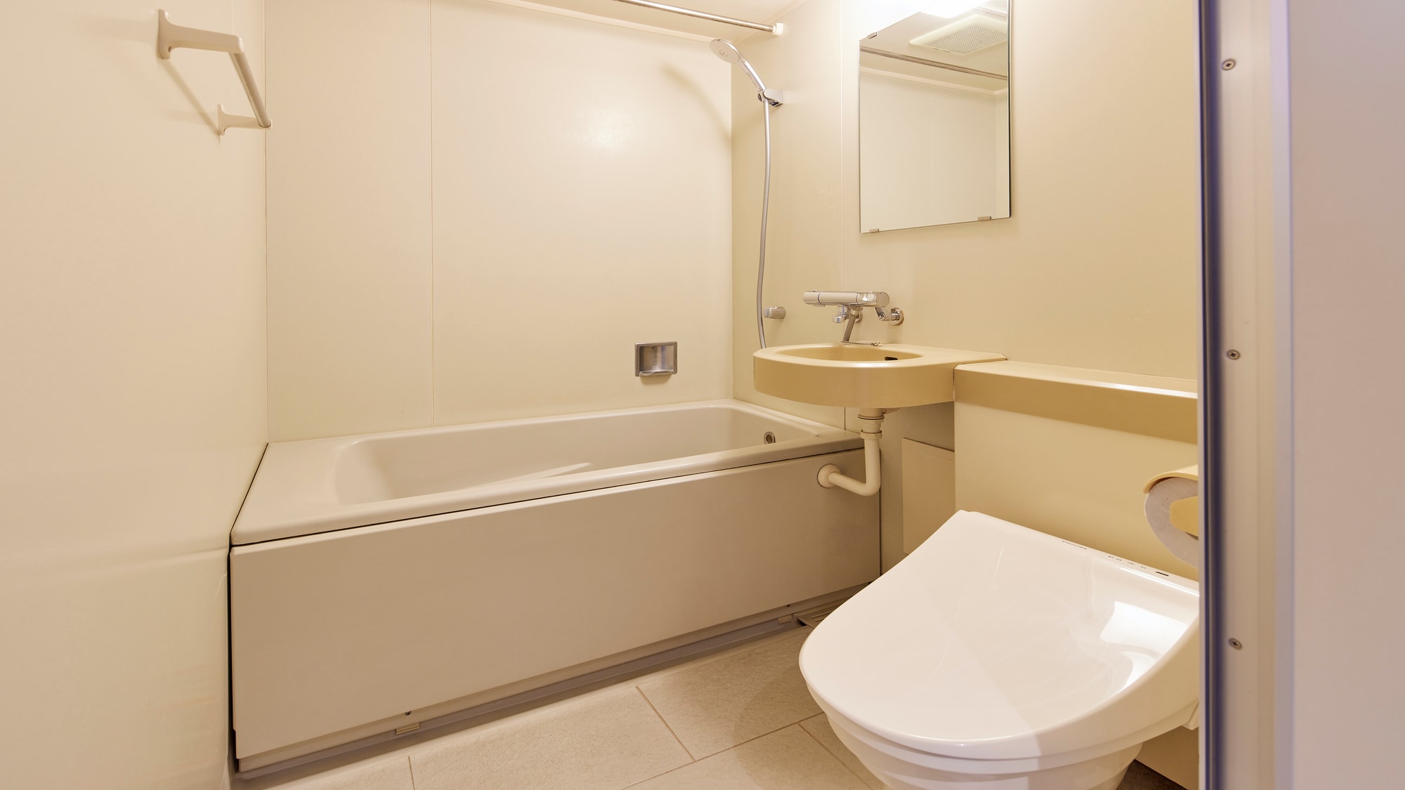 South Wing Renewal Twin: Unit bath