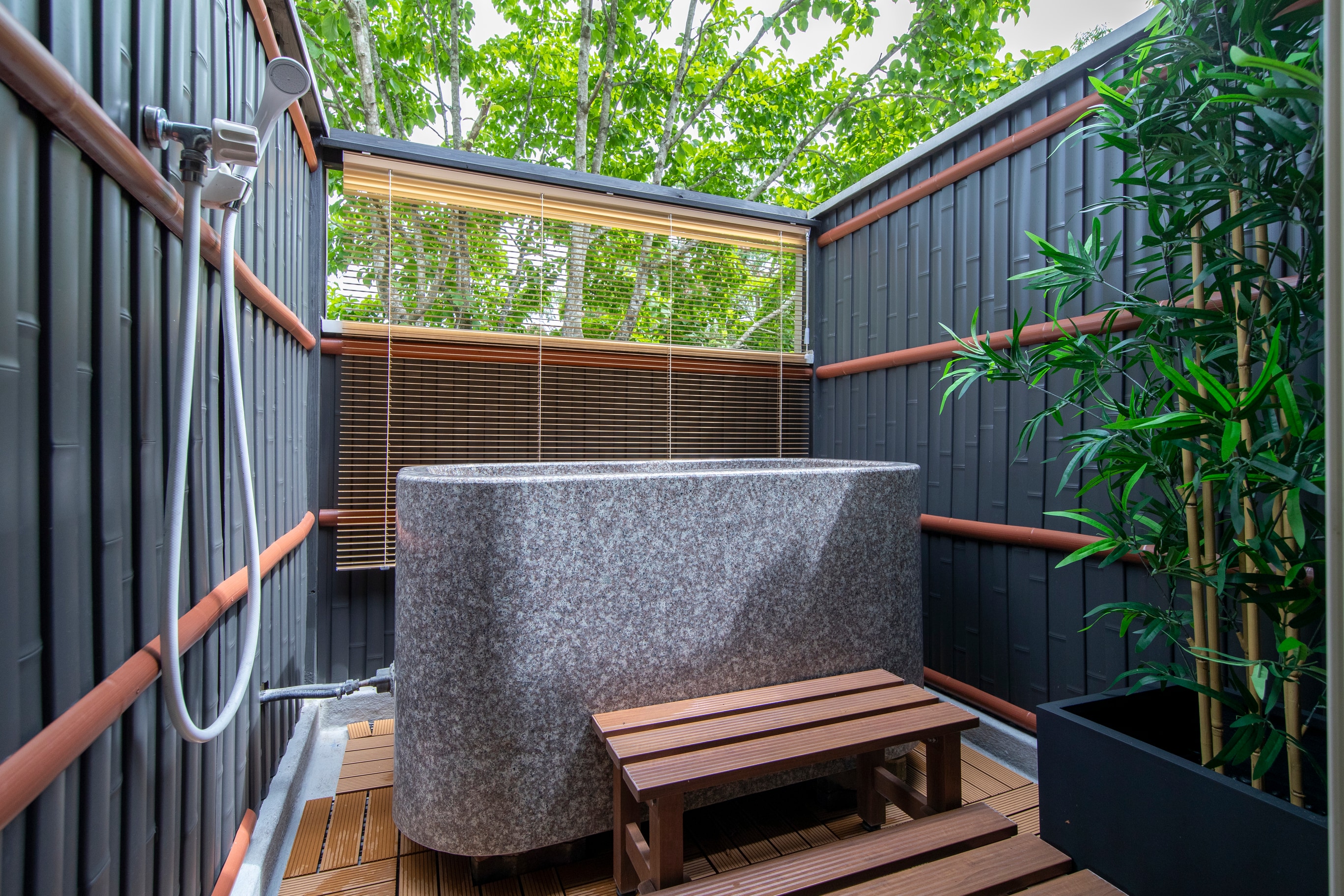 Open-air bath in main building guest rooms