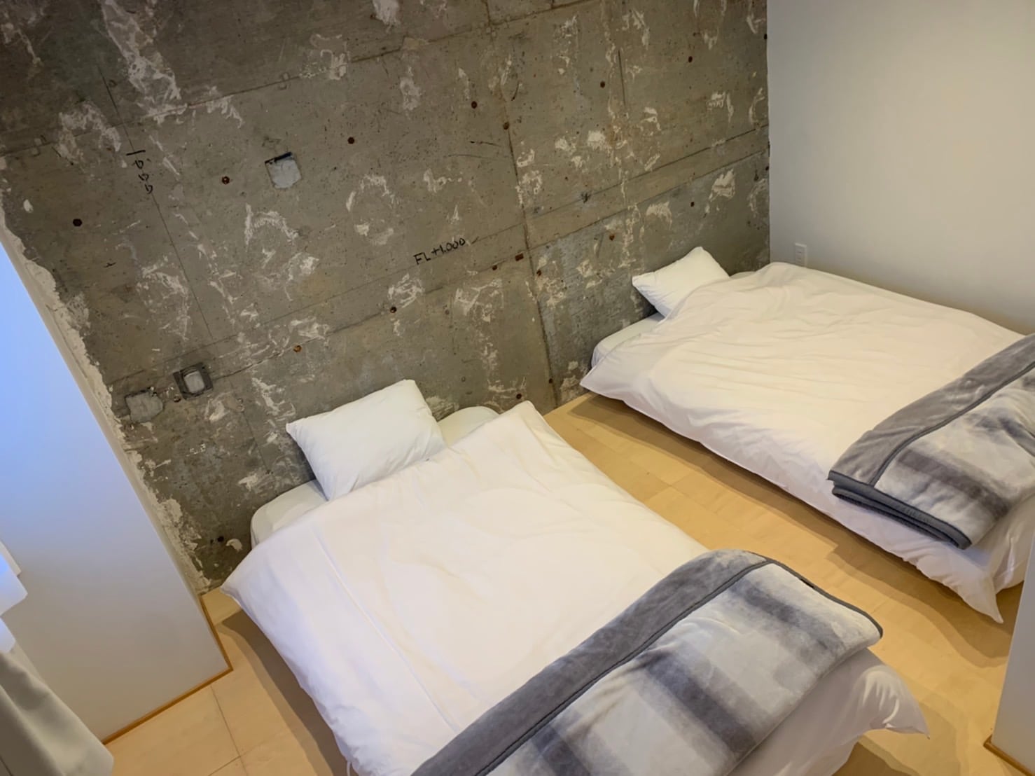 5-person room (2 beds, 3 futons)