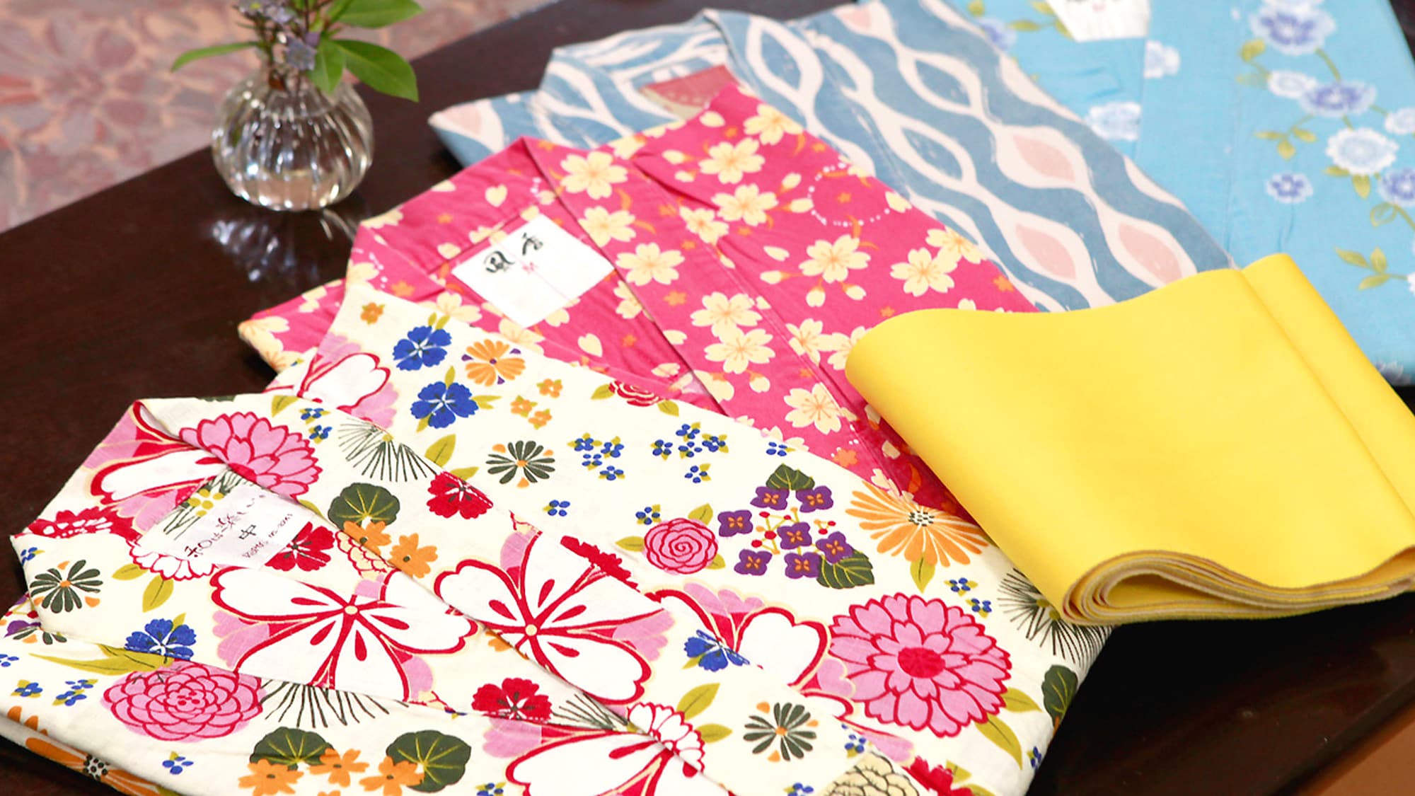 There is also a plan where you can choose a colored yukata ♪ (The photo is an image)