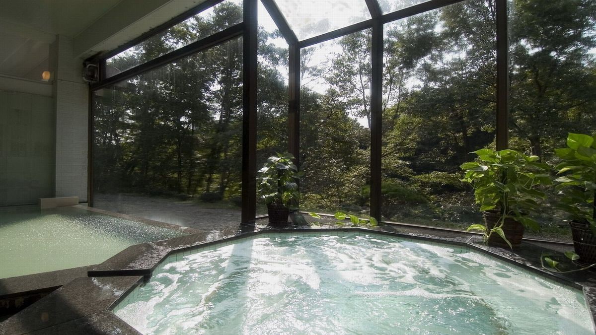 Hot spring bathhouse "Shunju no Yu"