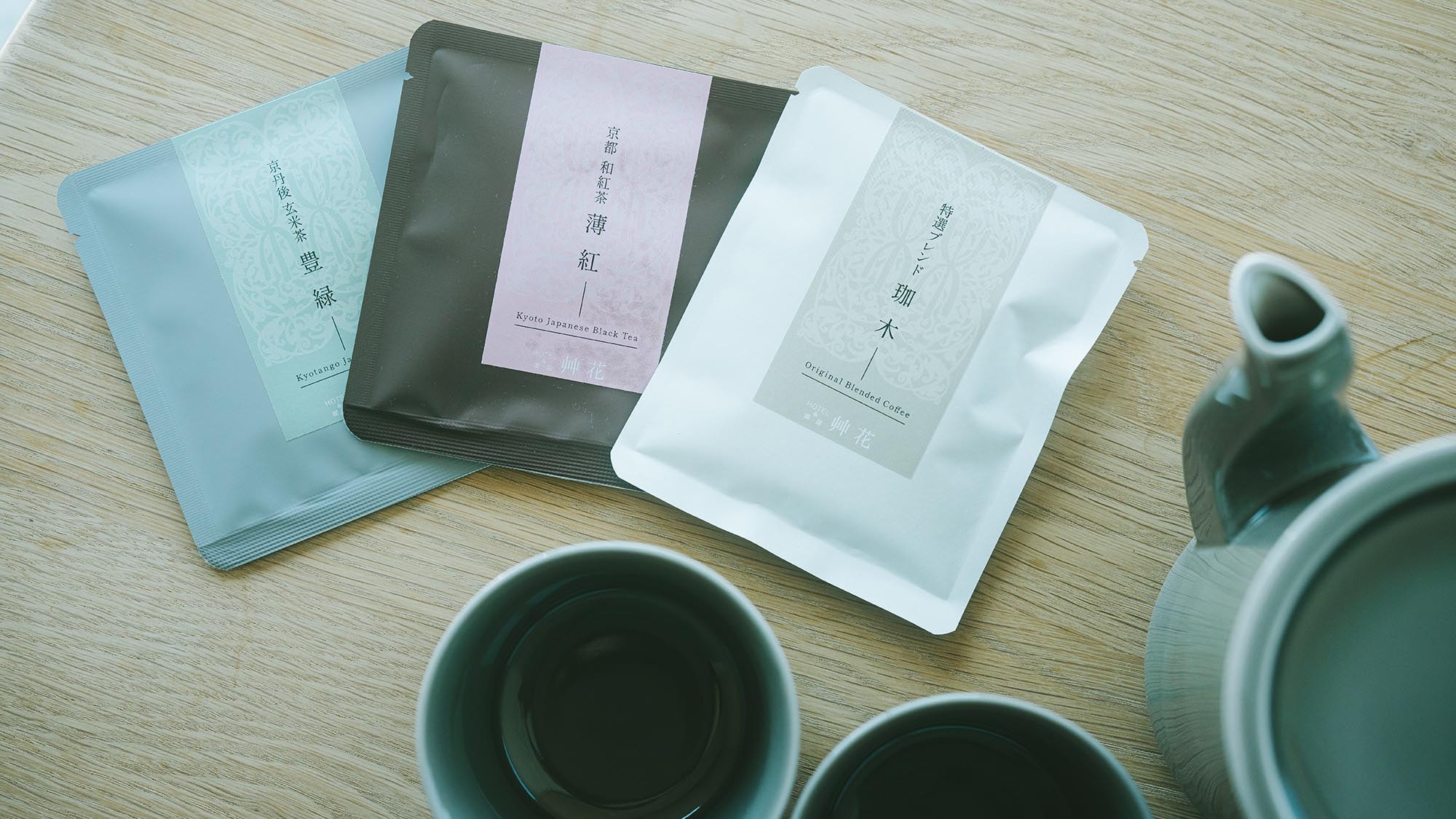 Drip packs of Japanese black tea, coffee, and brown rice tea are available in all rooms. Please enjoy them in the comfort of your own room. [Example]
