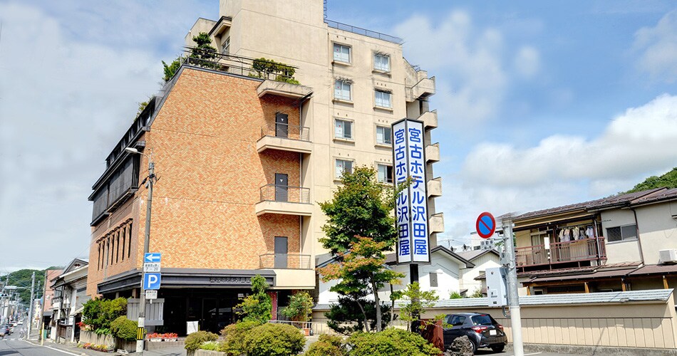 [Casta / Slide 1] Penampilan