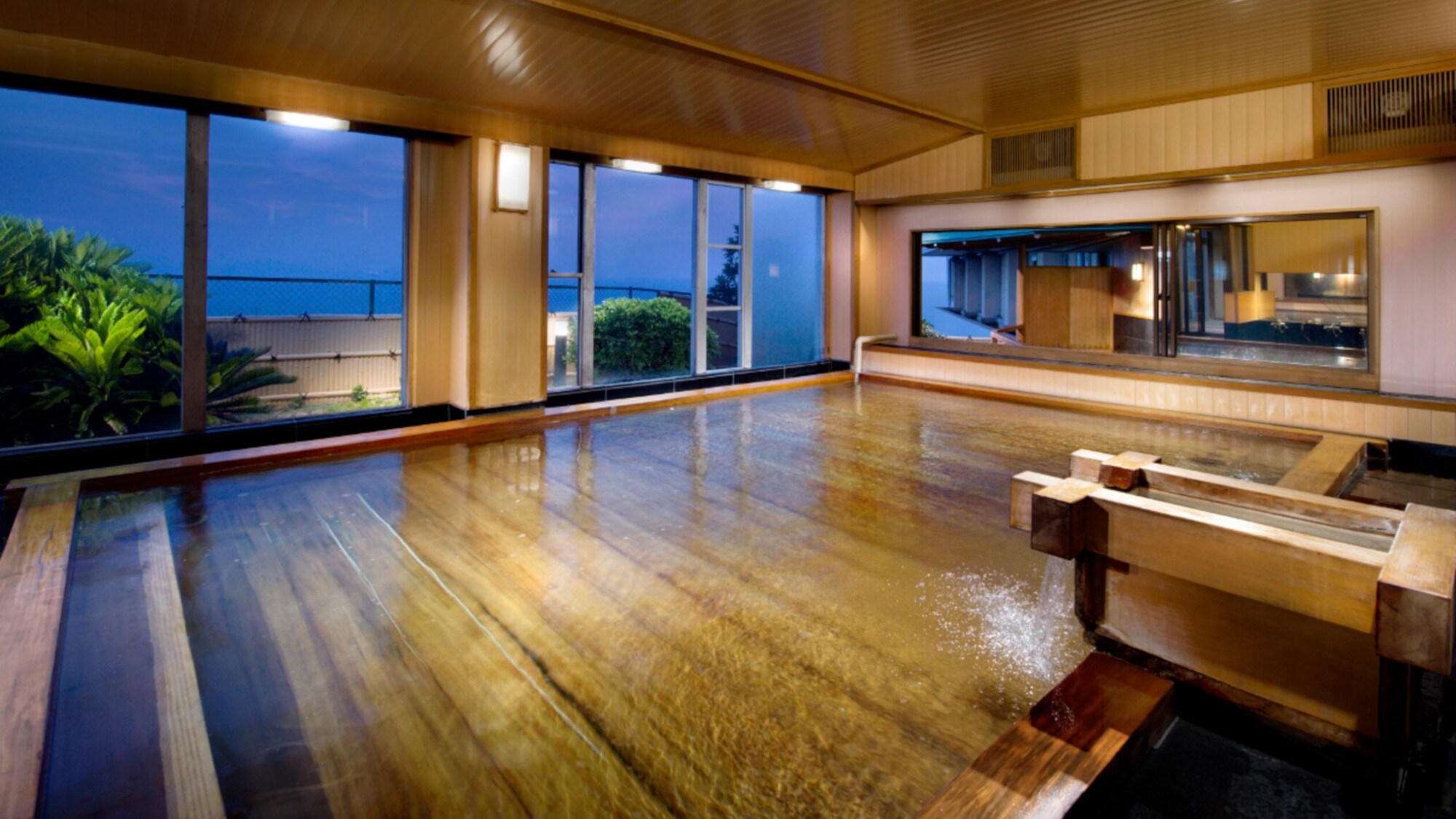 Large hot spring bath "Cypress bath"