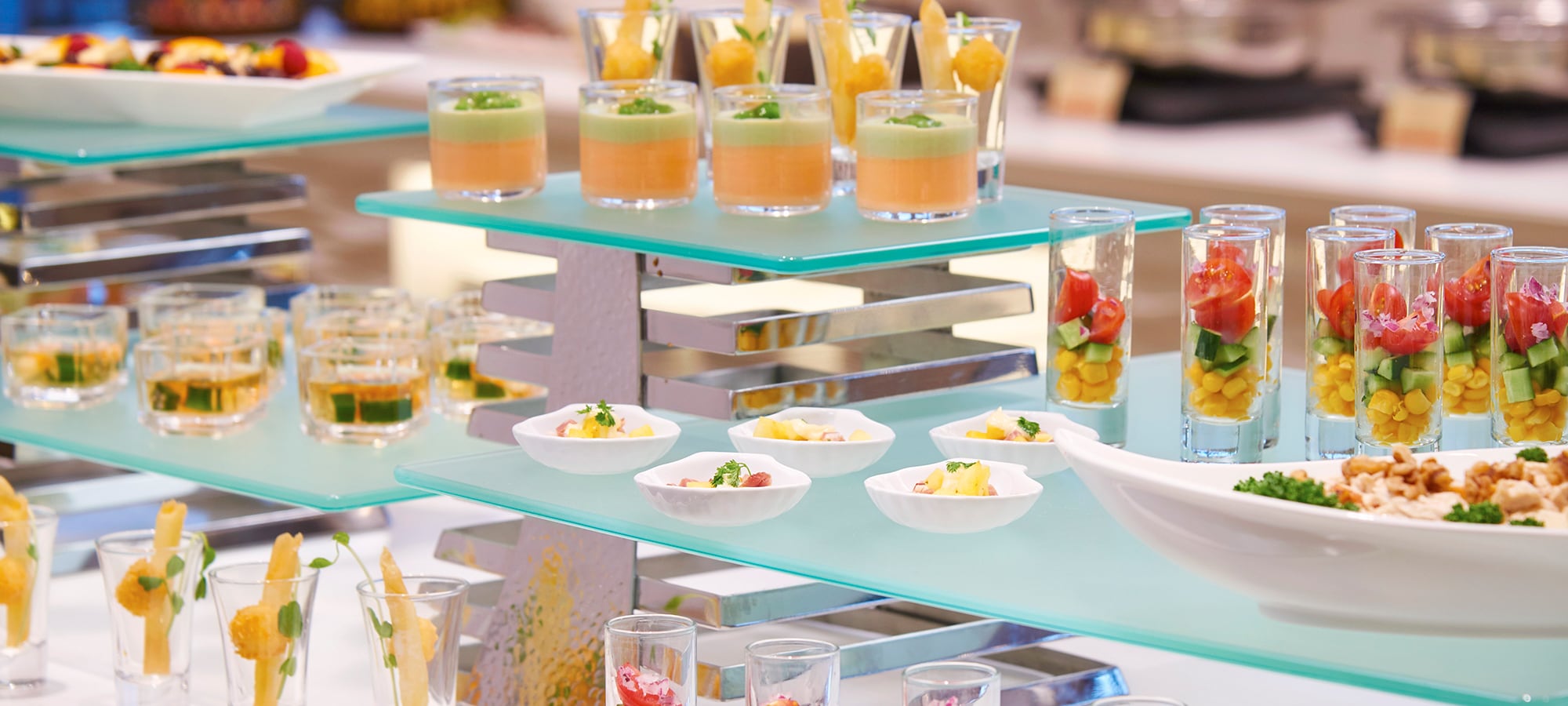 Over 100 kinds of colorful dishes!