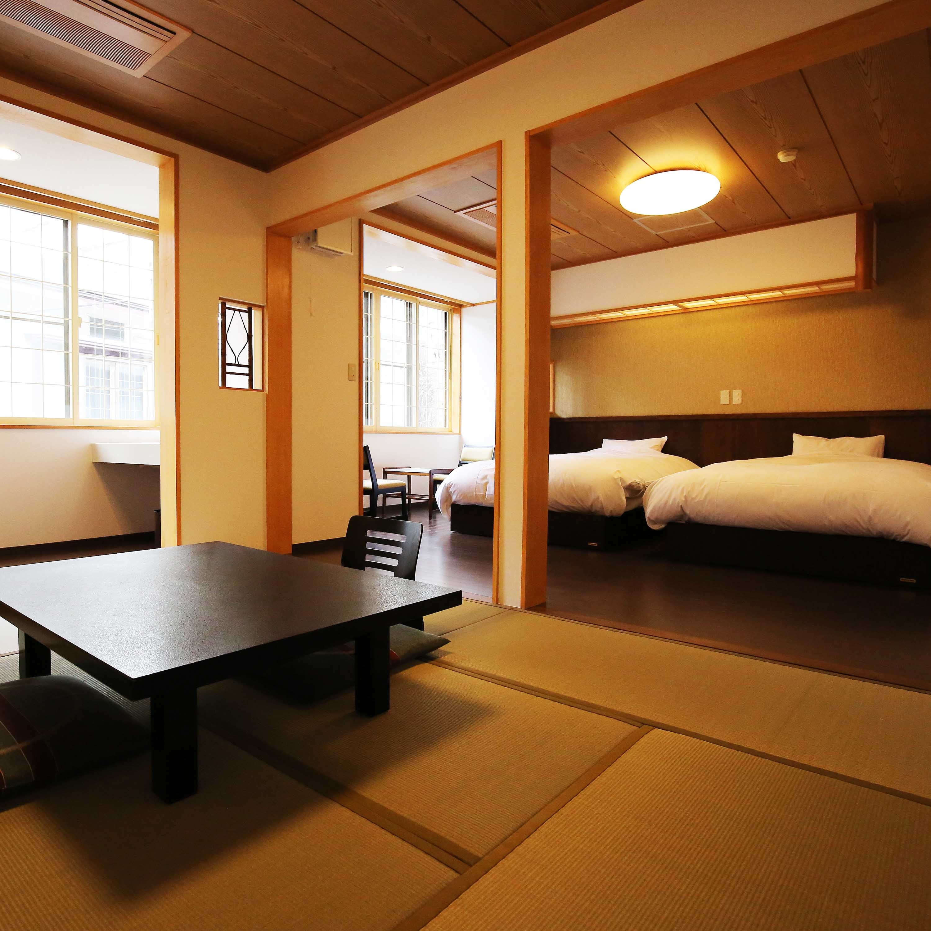 Newly established in December 2016 [Japanese-Western style room] Spacious semi-double bed + Japanese-style room 8 tatami mats [Non-smoking room]