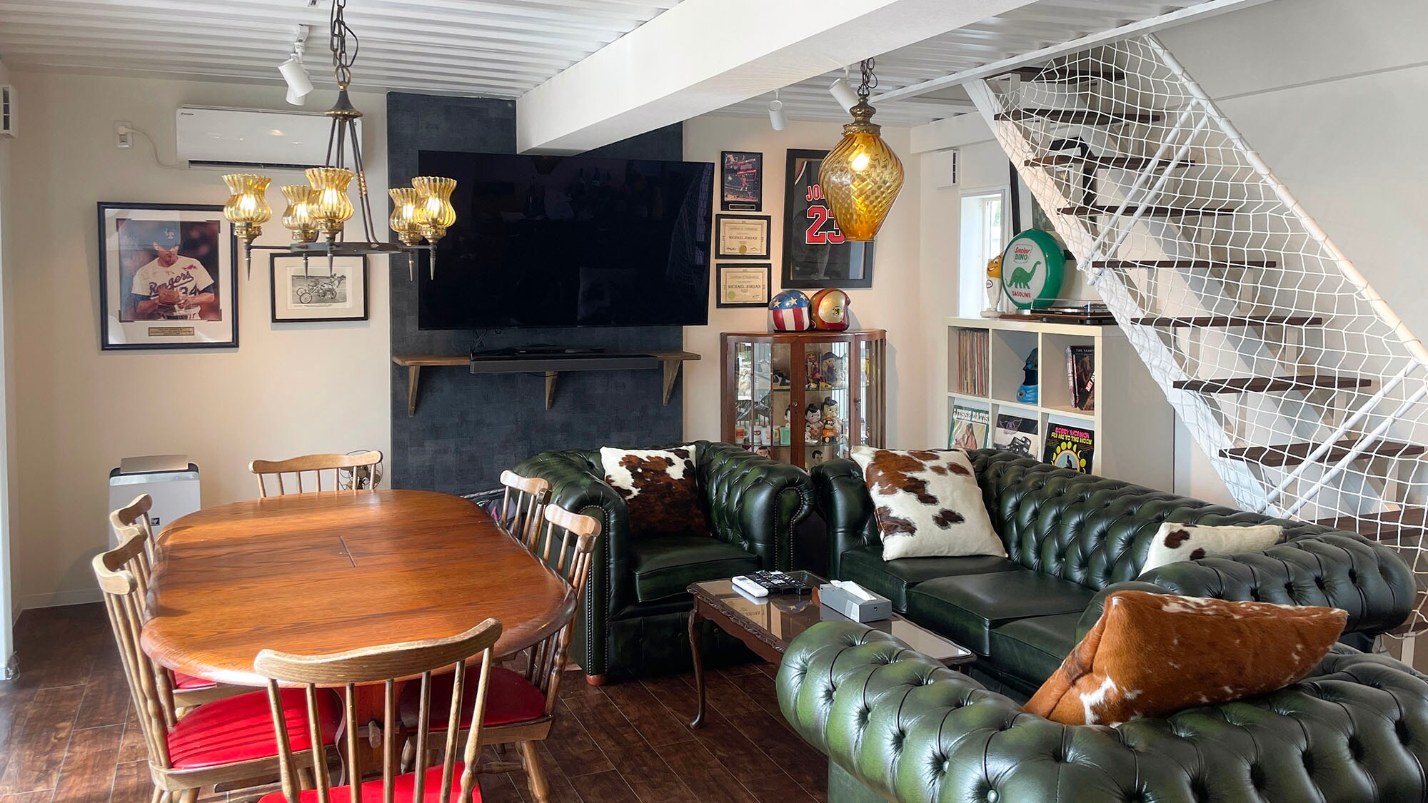 ・[Building B/Living and Dining Room] Full of style! Retro pop interior design