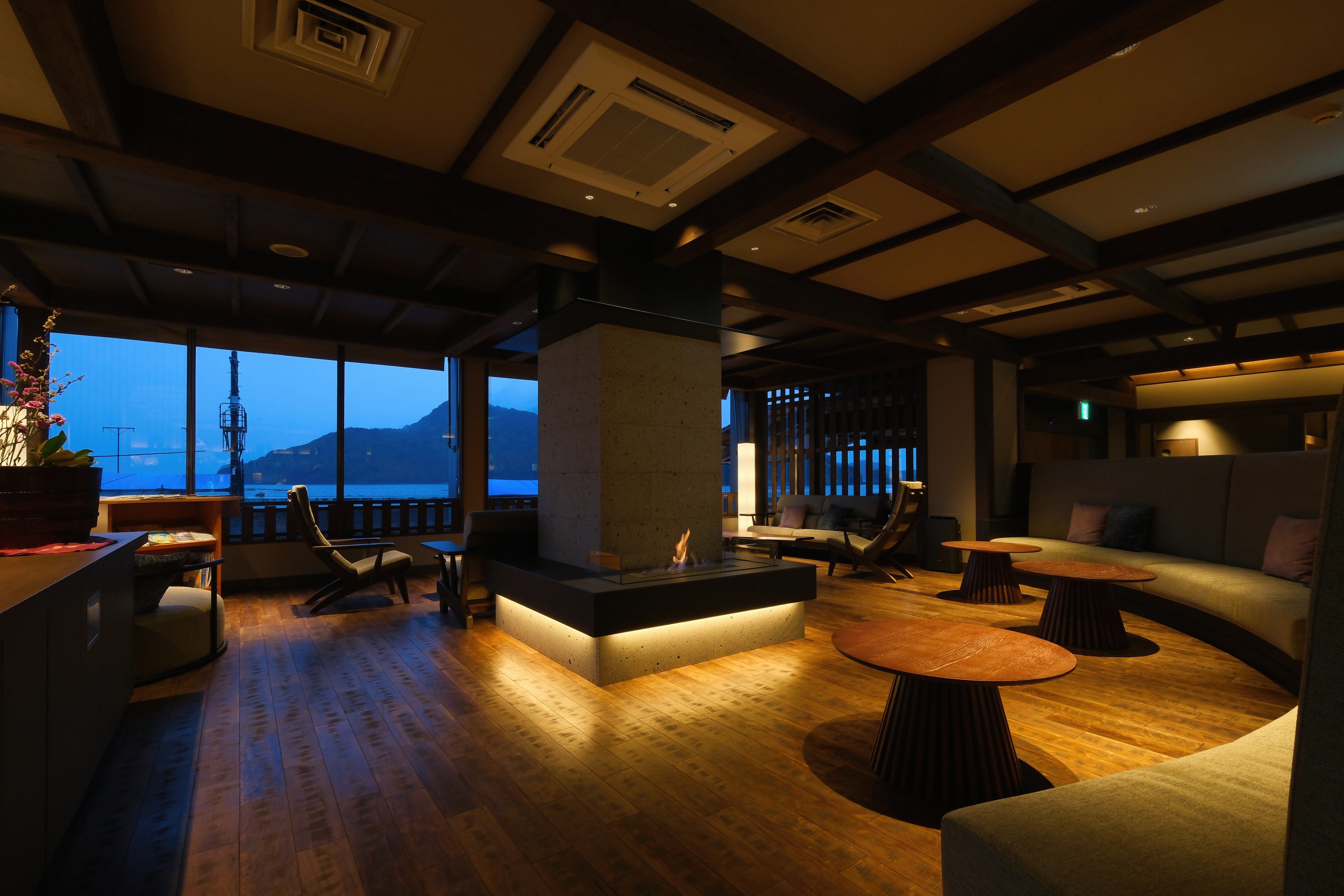 【lobby lounge】