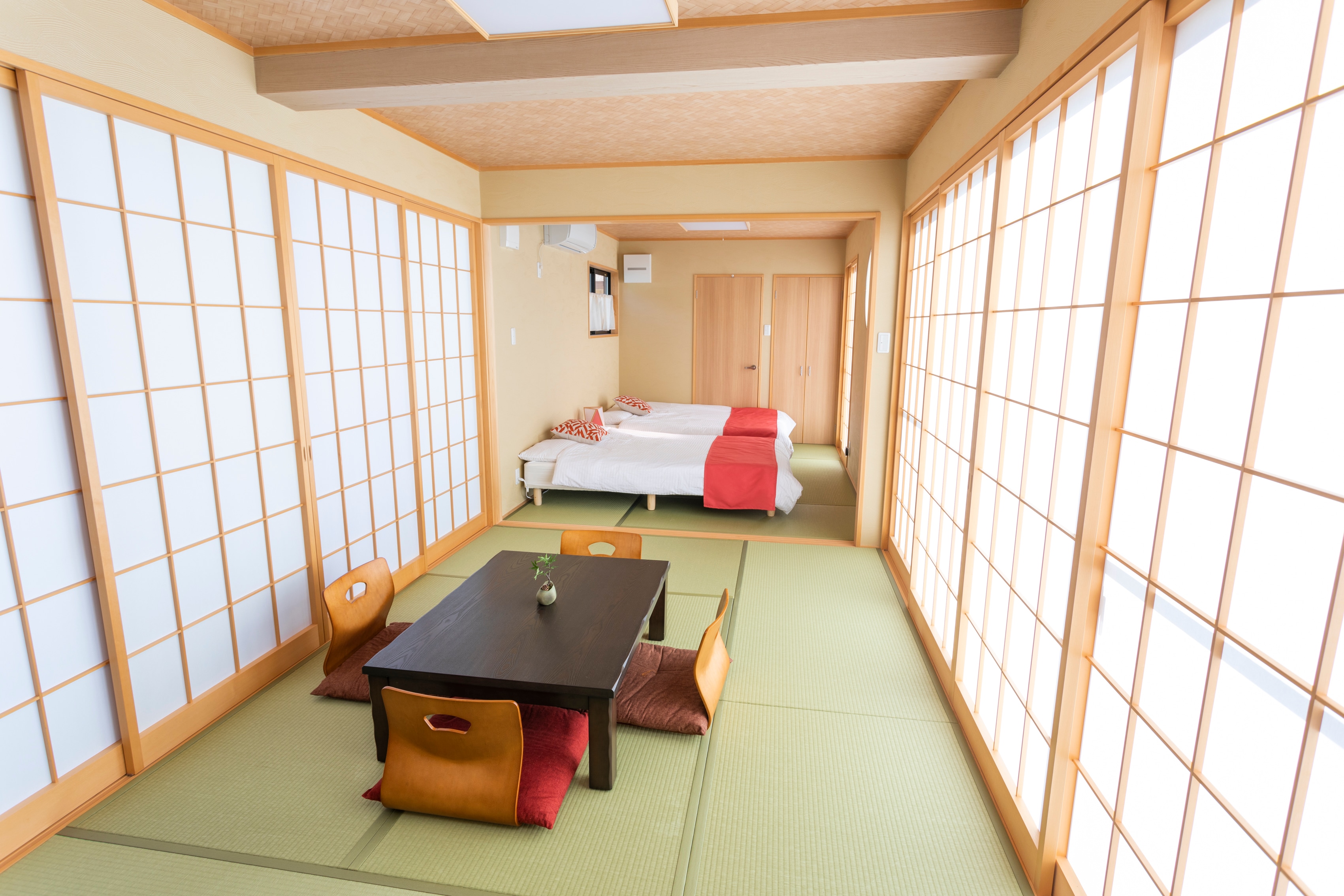 Moving room (interior)