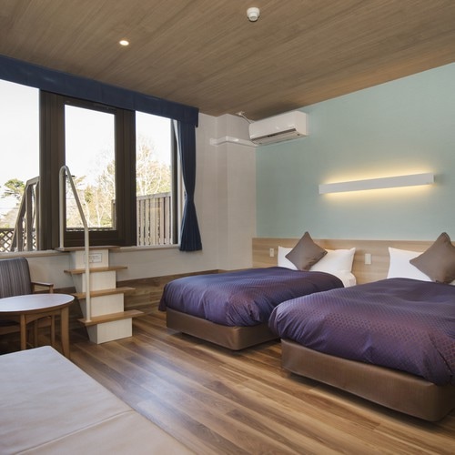 With private dog terrace (twin: 25.2 square meters + private dog terrace: 11.25 square meters)