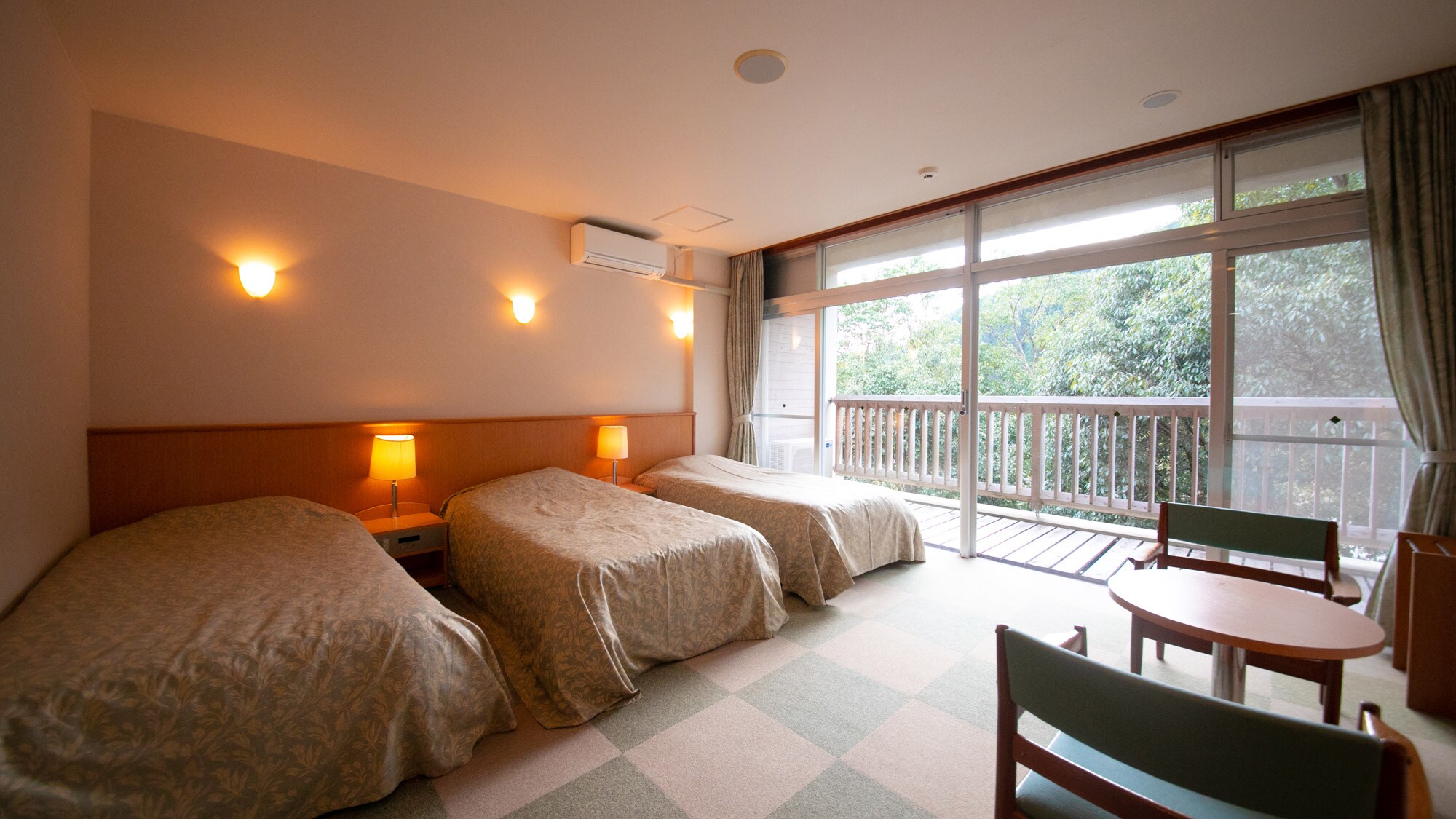 [Western-style triple room] A spacious triple room.