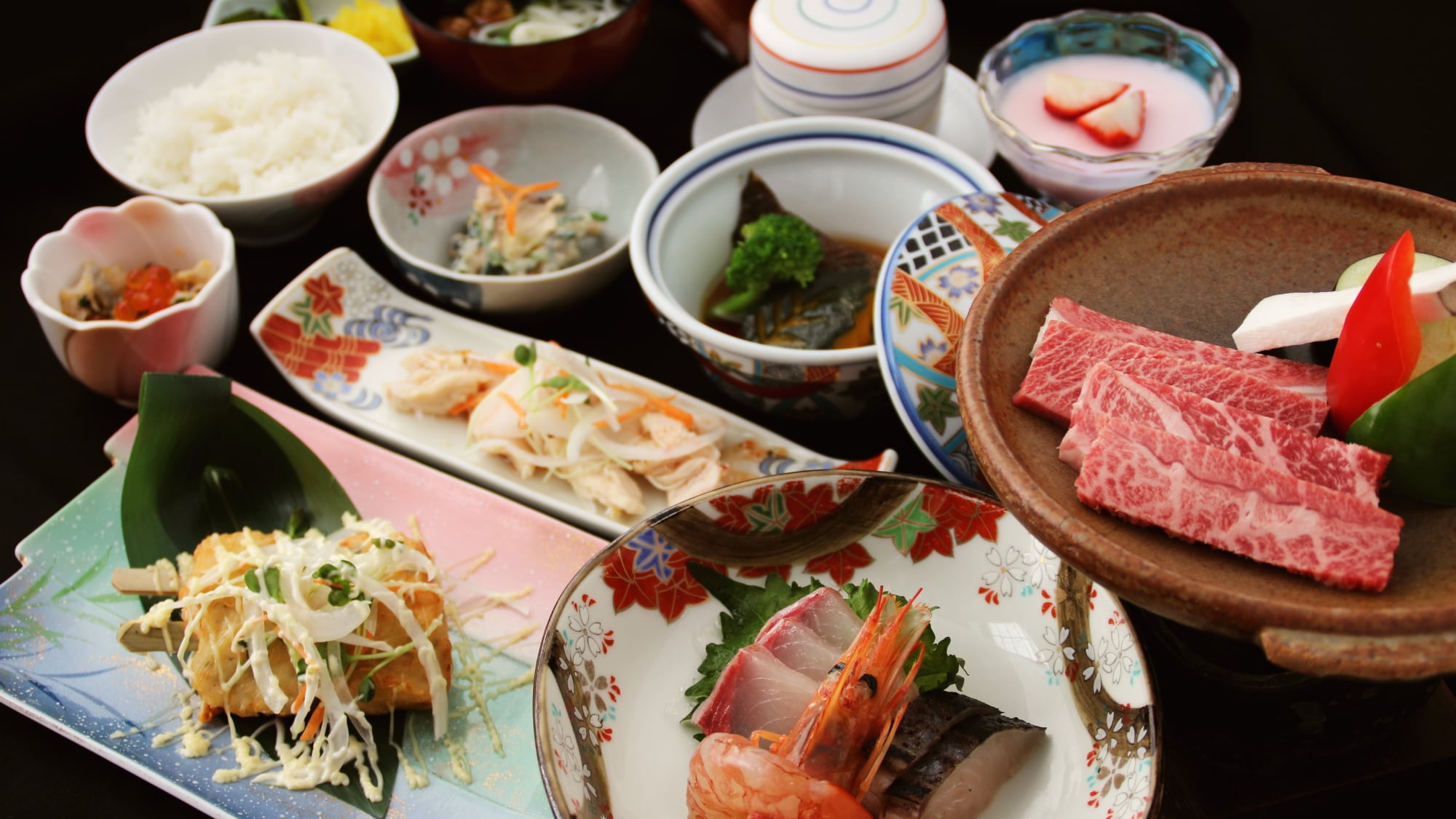 The main dish is grilled Saga beef. Other dishes include a kaiseki course with three kinds of sashimi, roast beef, and chawanmushi.