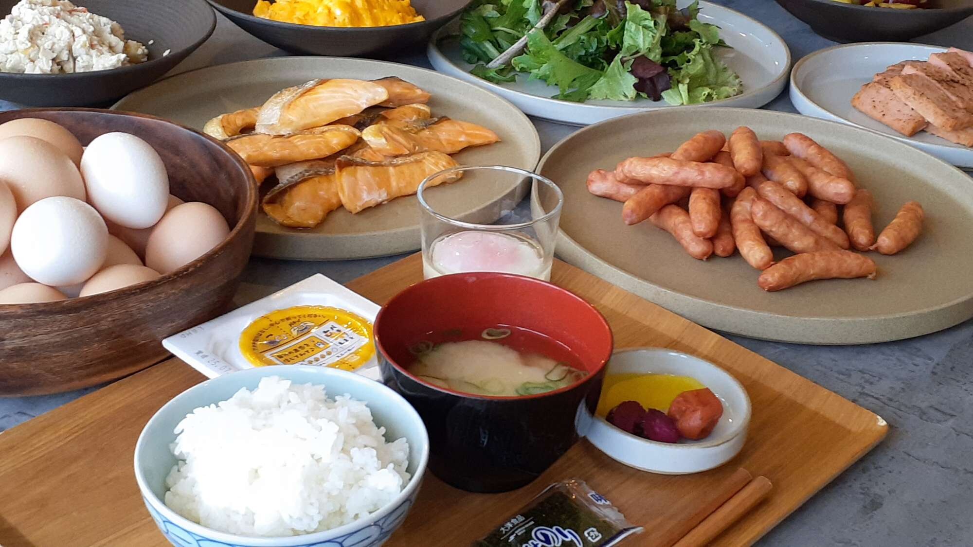 [Breakfast] A great start to your morning is with breakfast at our hotel!