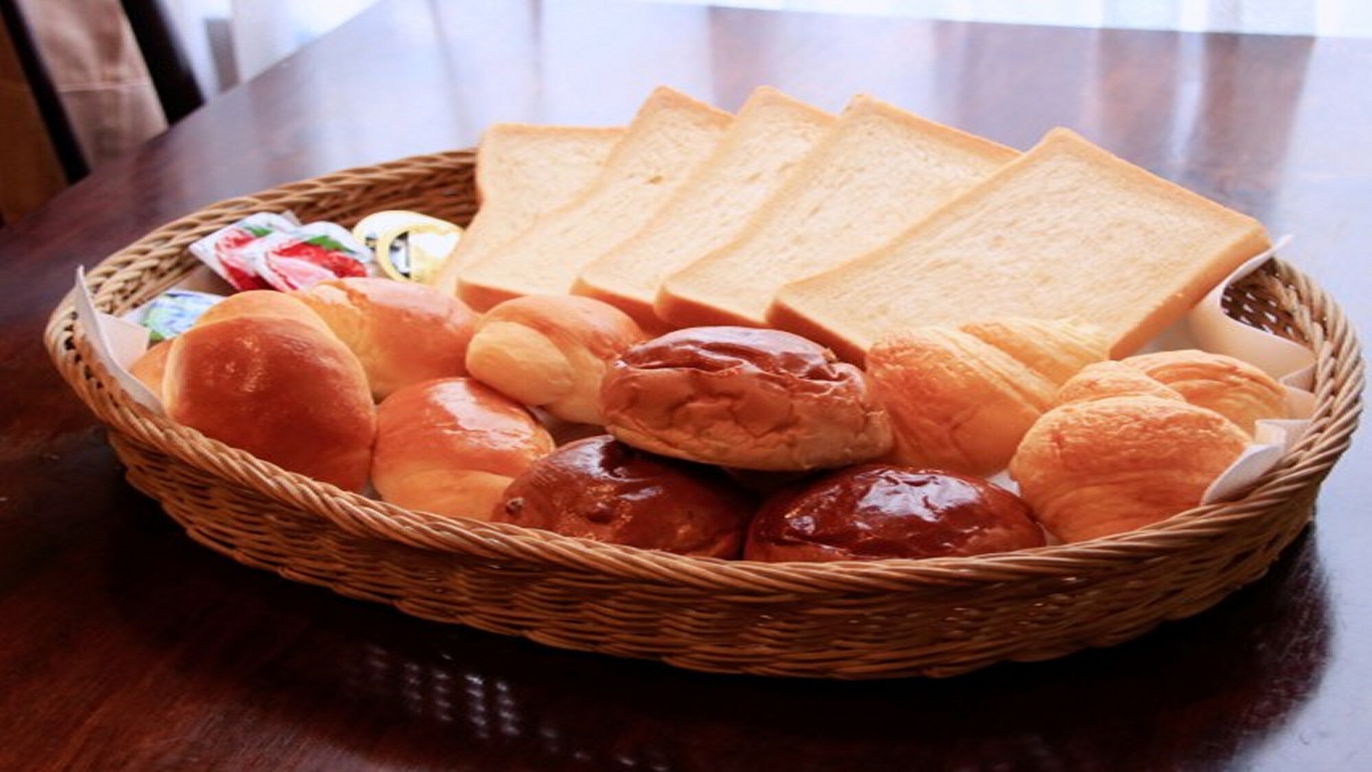 전통 빵집에서 닿는 맛있는 빵