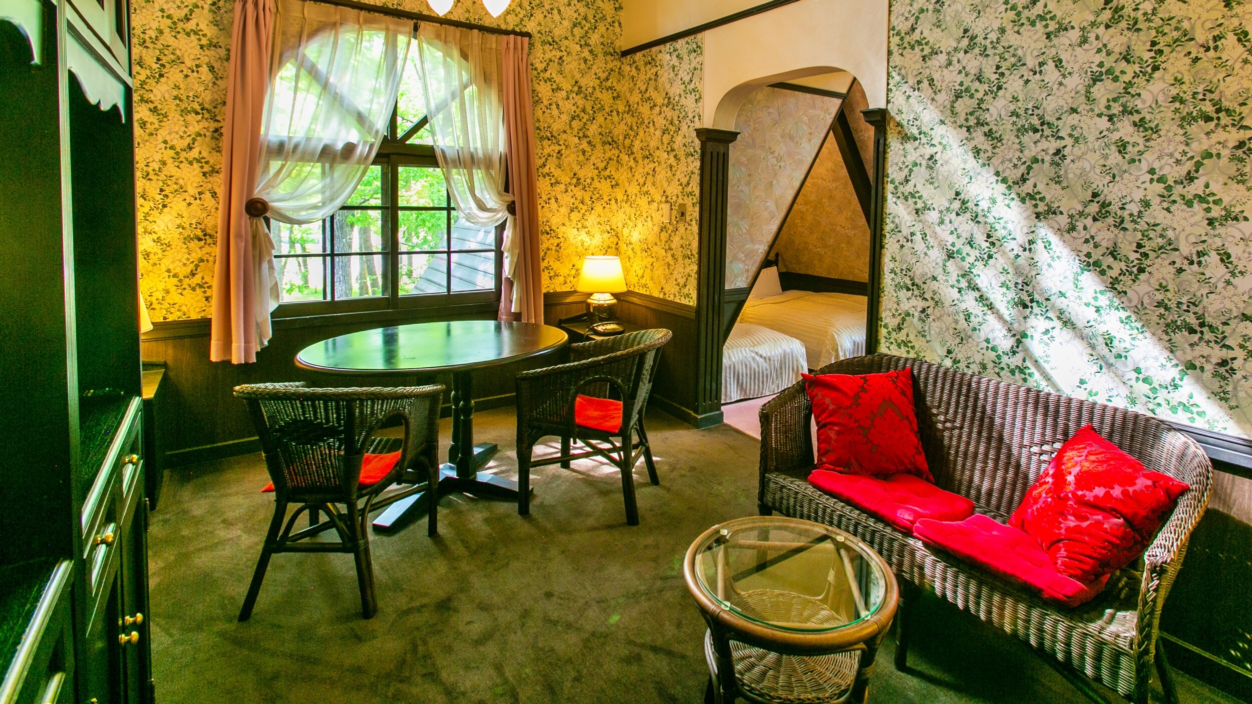 Executive Twin Room (36㎡) <Triangular roof bedroom + open-ceiling living room>