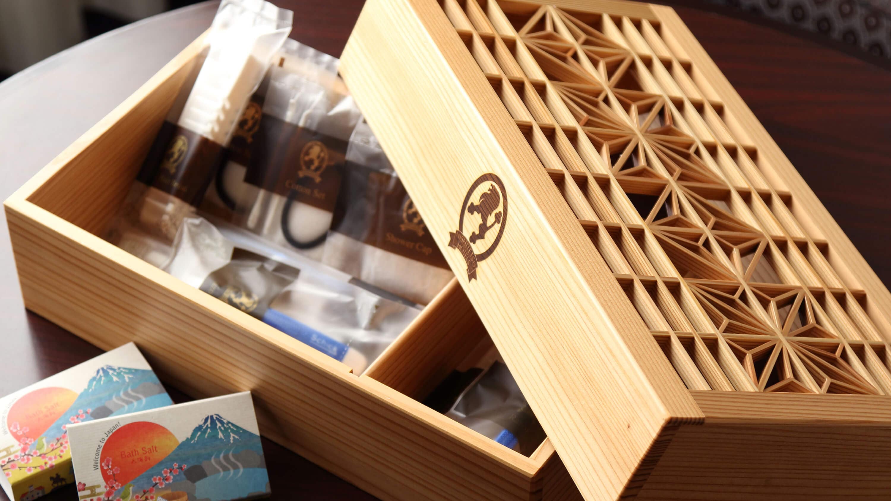SERVICE / Fukuoka Traditional Crafts Kumiko Amenity