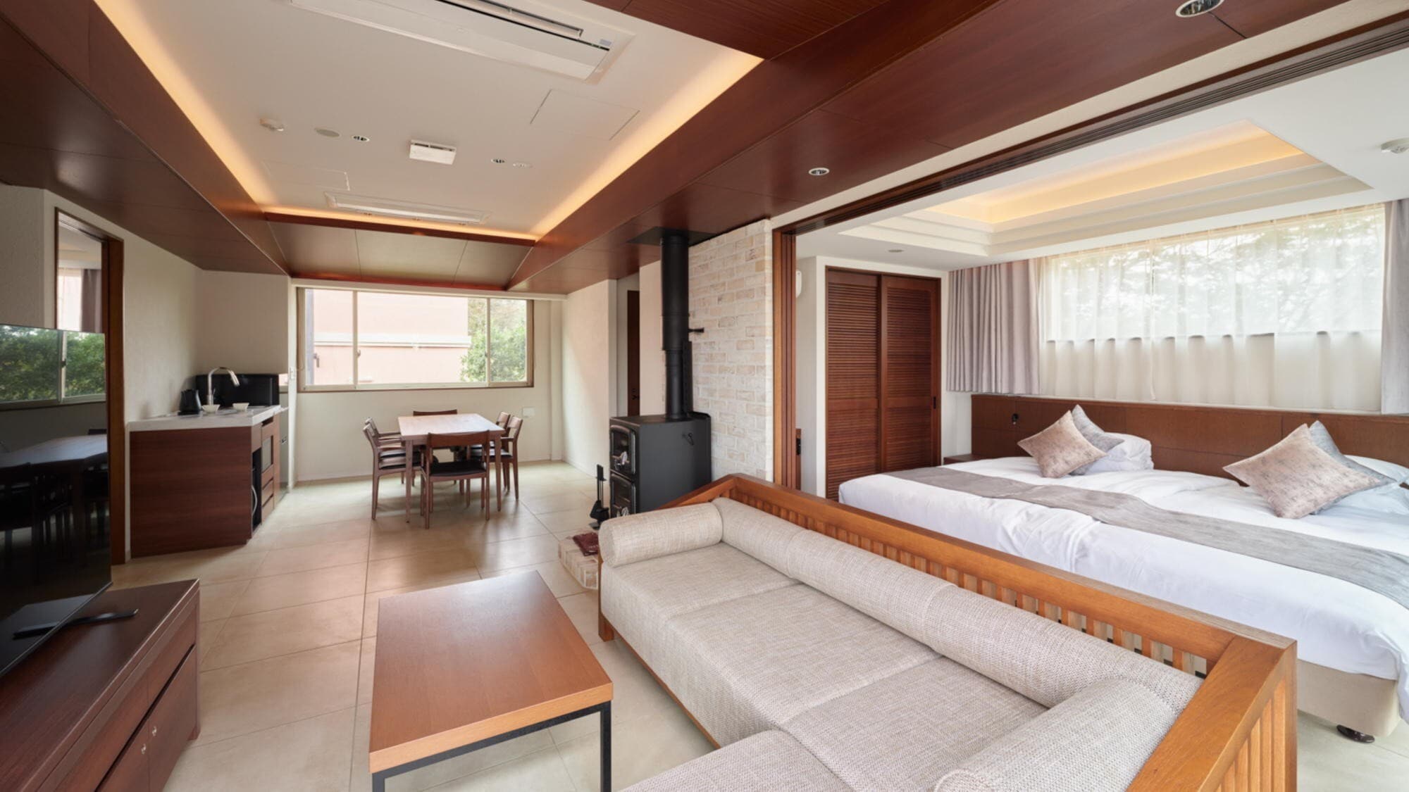 [Luxury Suite 128 square meters] This spacious room is recommended for groups.