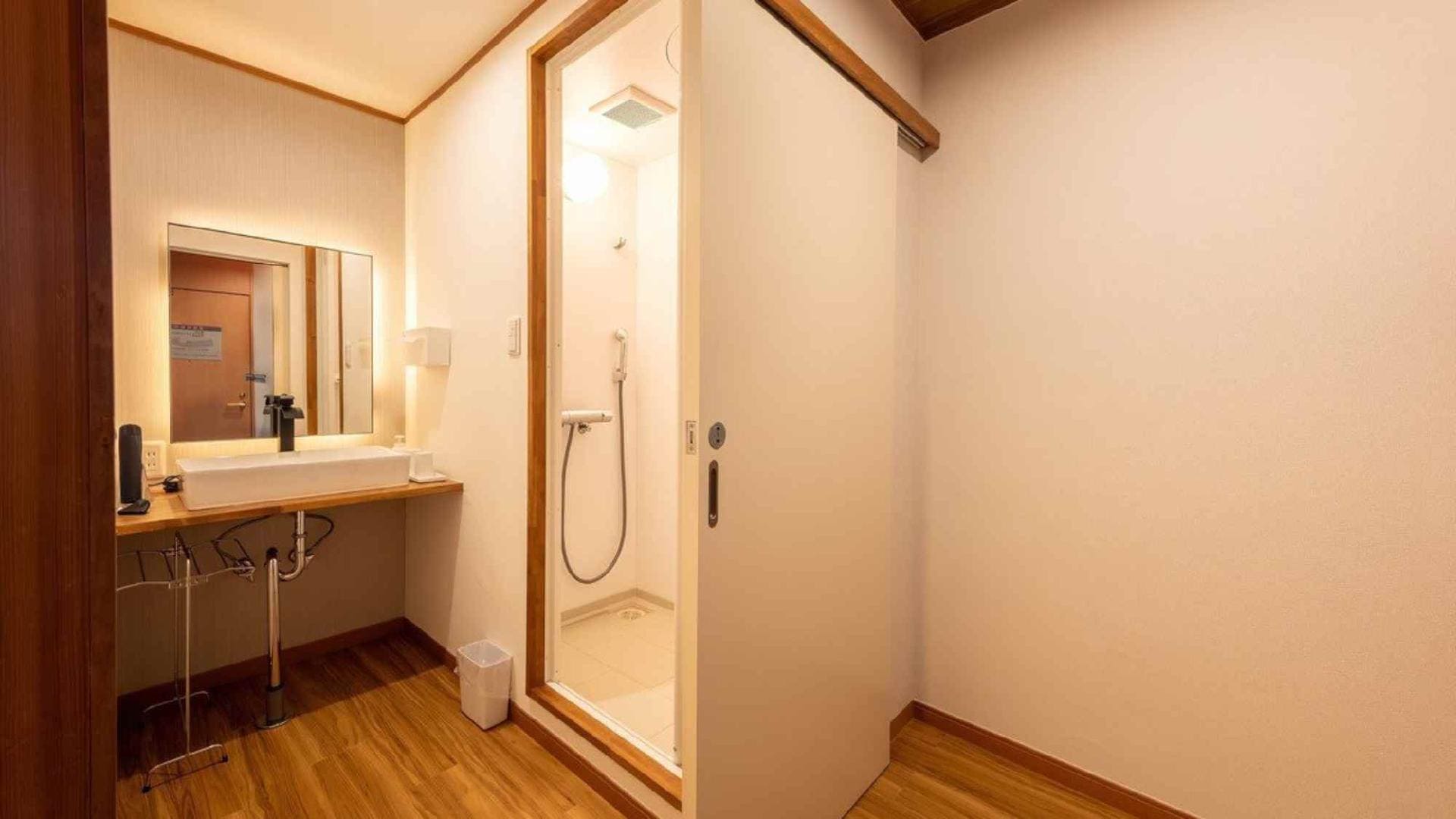 <Renovated> Modern Japanese-style room + spacious veranda (34m²) *with shower