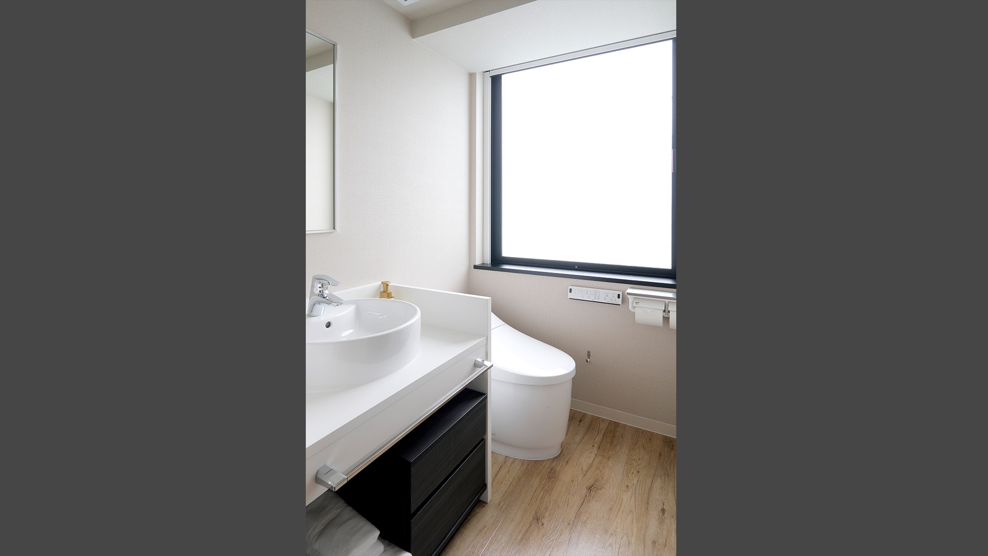 Shower booth (refer room)