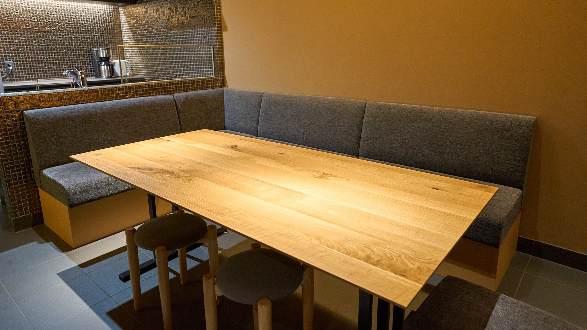 Deluxe Suite: Dining upstairs