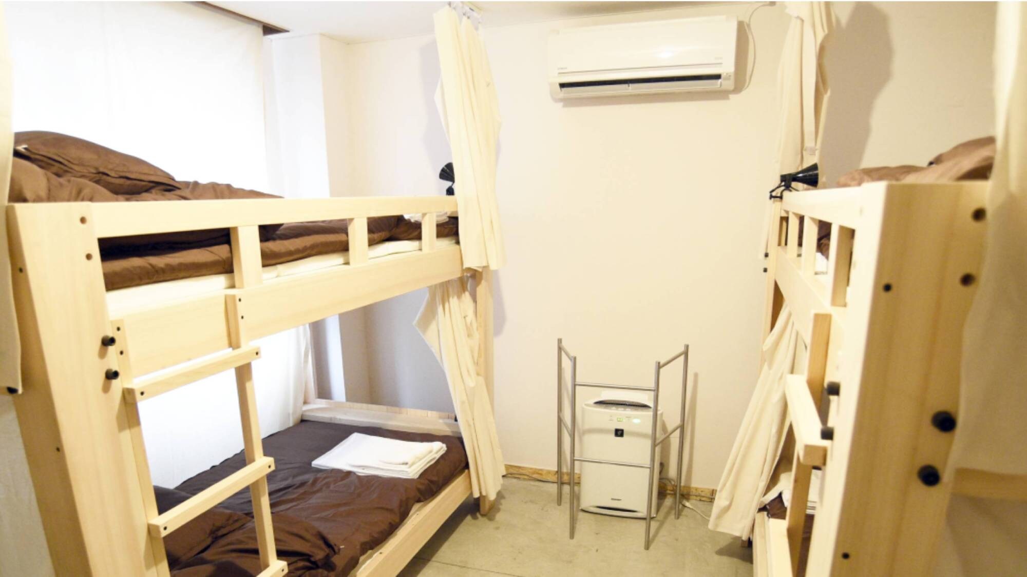 ・ [Example of mixed dormitory] It is a shared room for both men and women.