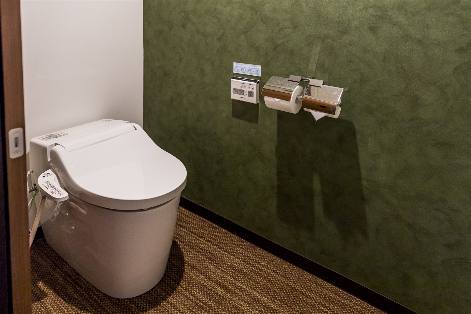Twin room toilet