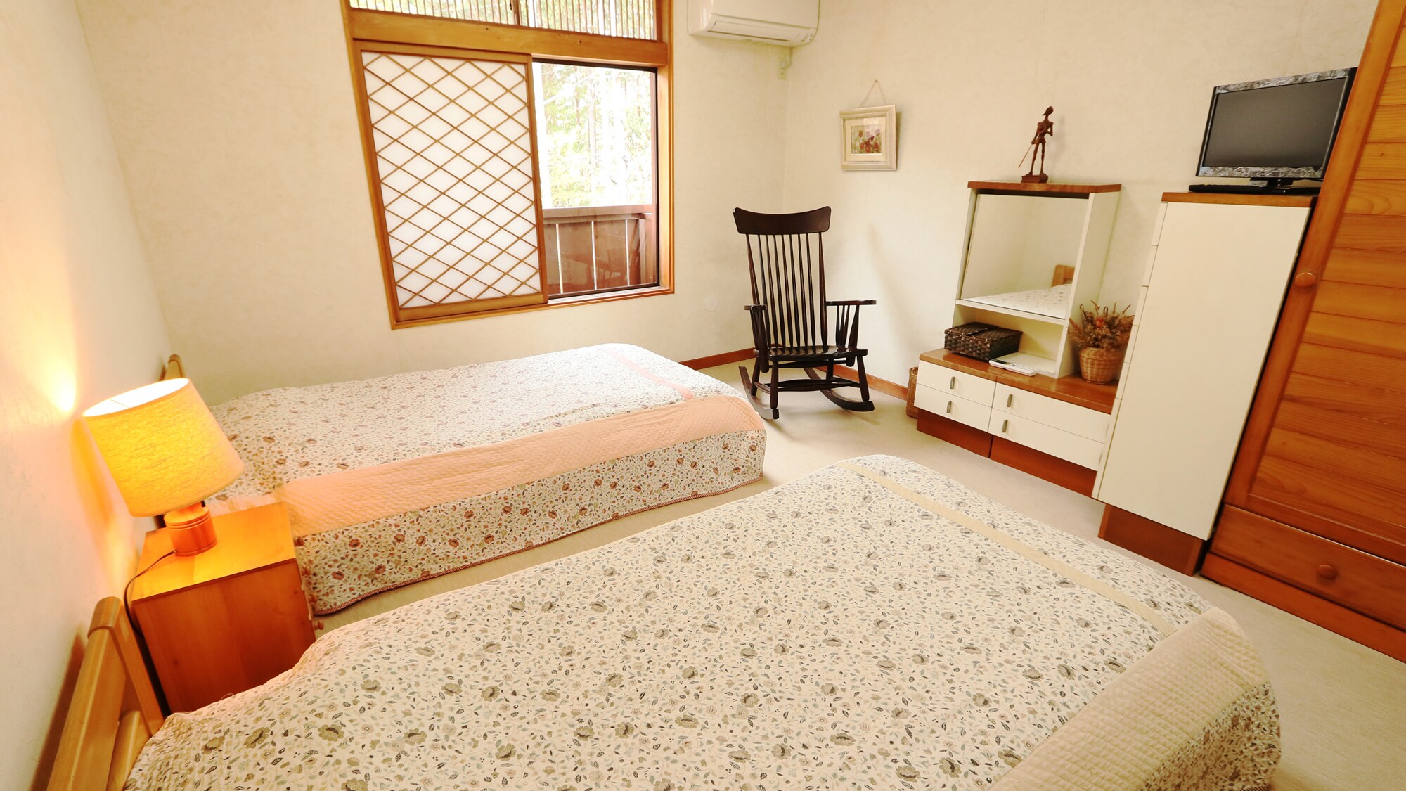 Example of a guest room: Western-style room *Room type will be decided by the hotel. Please note that you cannot specify the type.