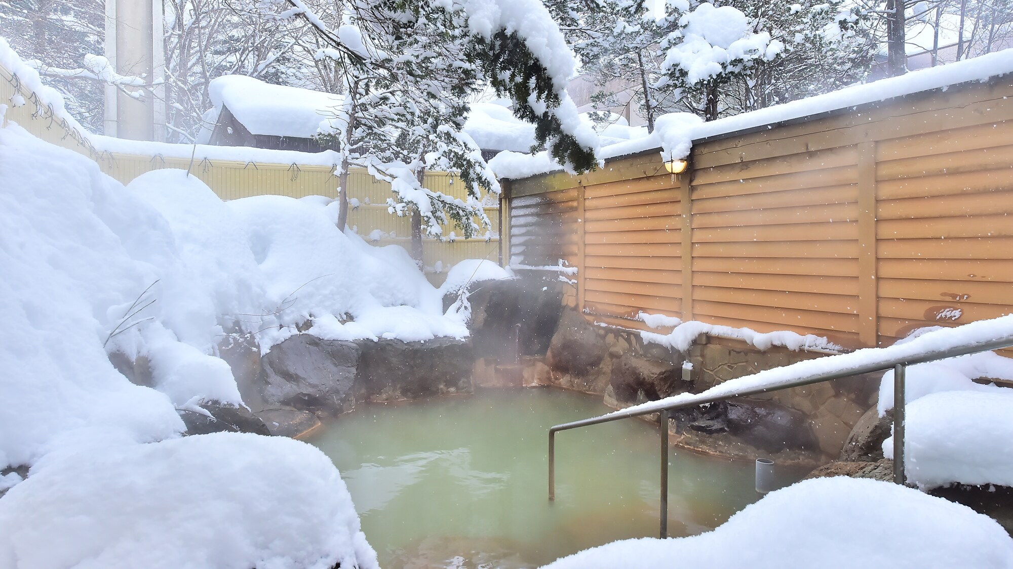 Winter open-air bath (large bath, men's bath)
