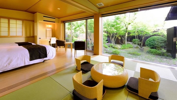 Annex (Semi-open-air indoor bath)