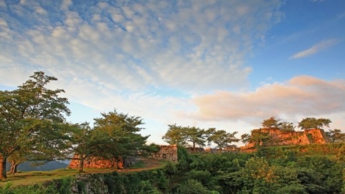 [Autumn sky seen from the ruins of Takeda Castle] Photo provided by: Toshie Yoshida