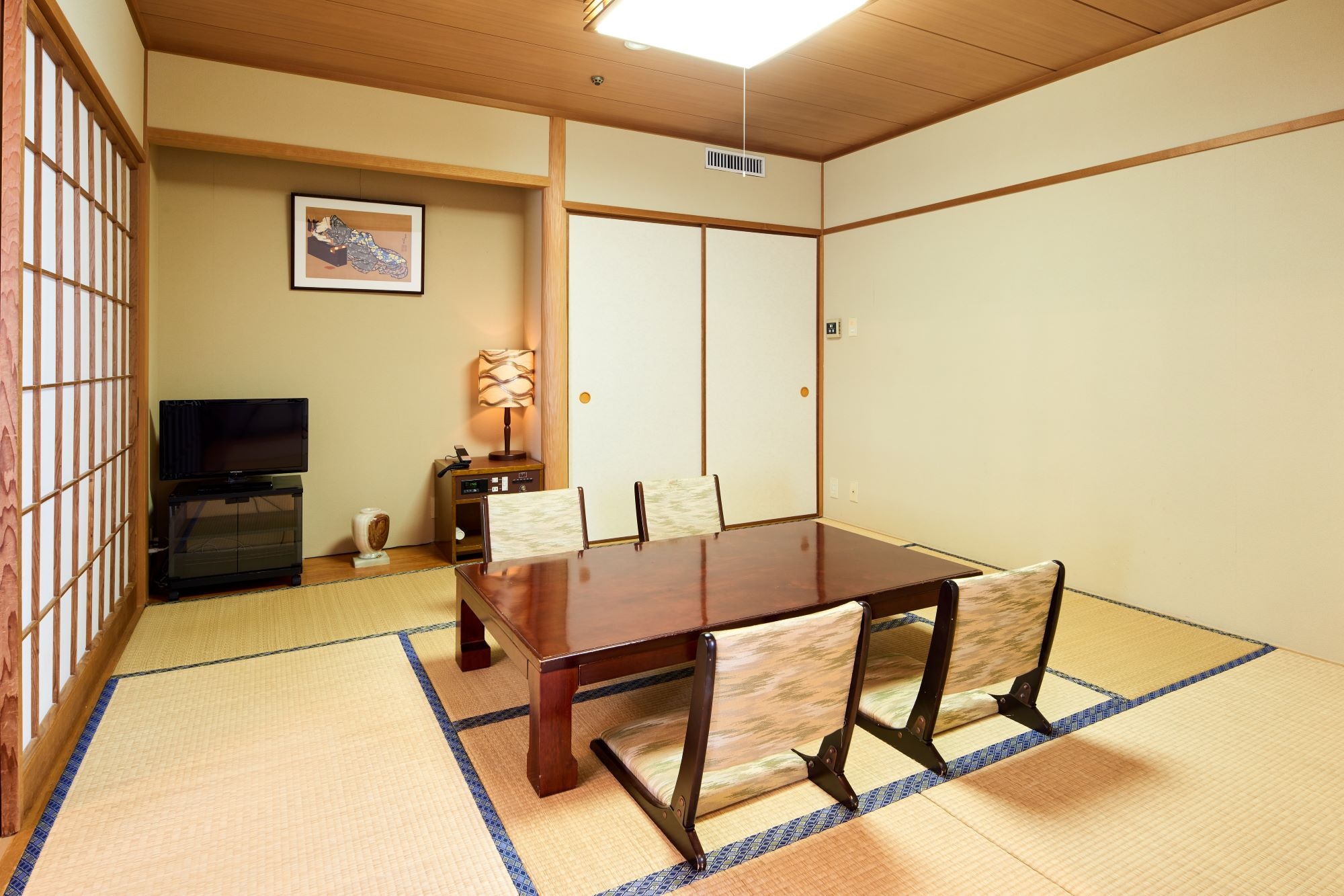 Japanese-style room