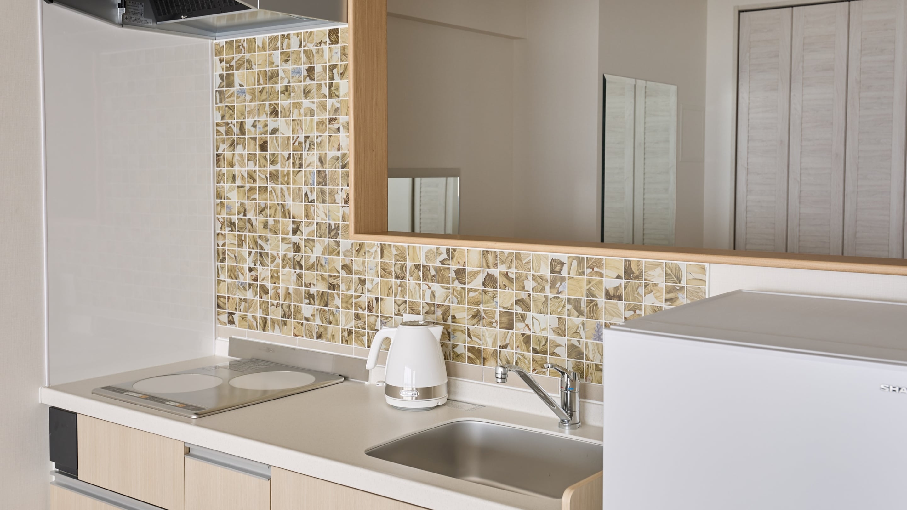 *[Deluxe Twin (with kitchen)] Comes with a kitchen, making it comfortable for long-term stays.