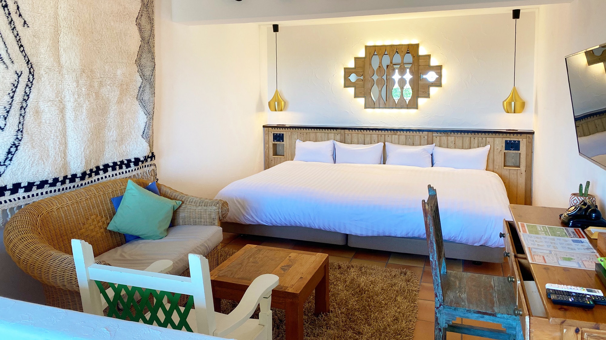 "Santa Fe Suite" room with open-air bath and heated pool