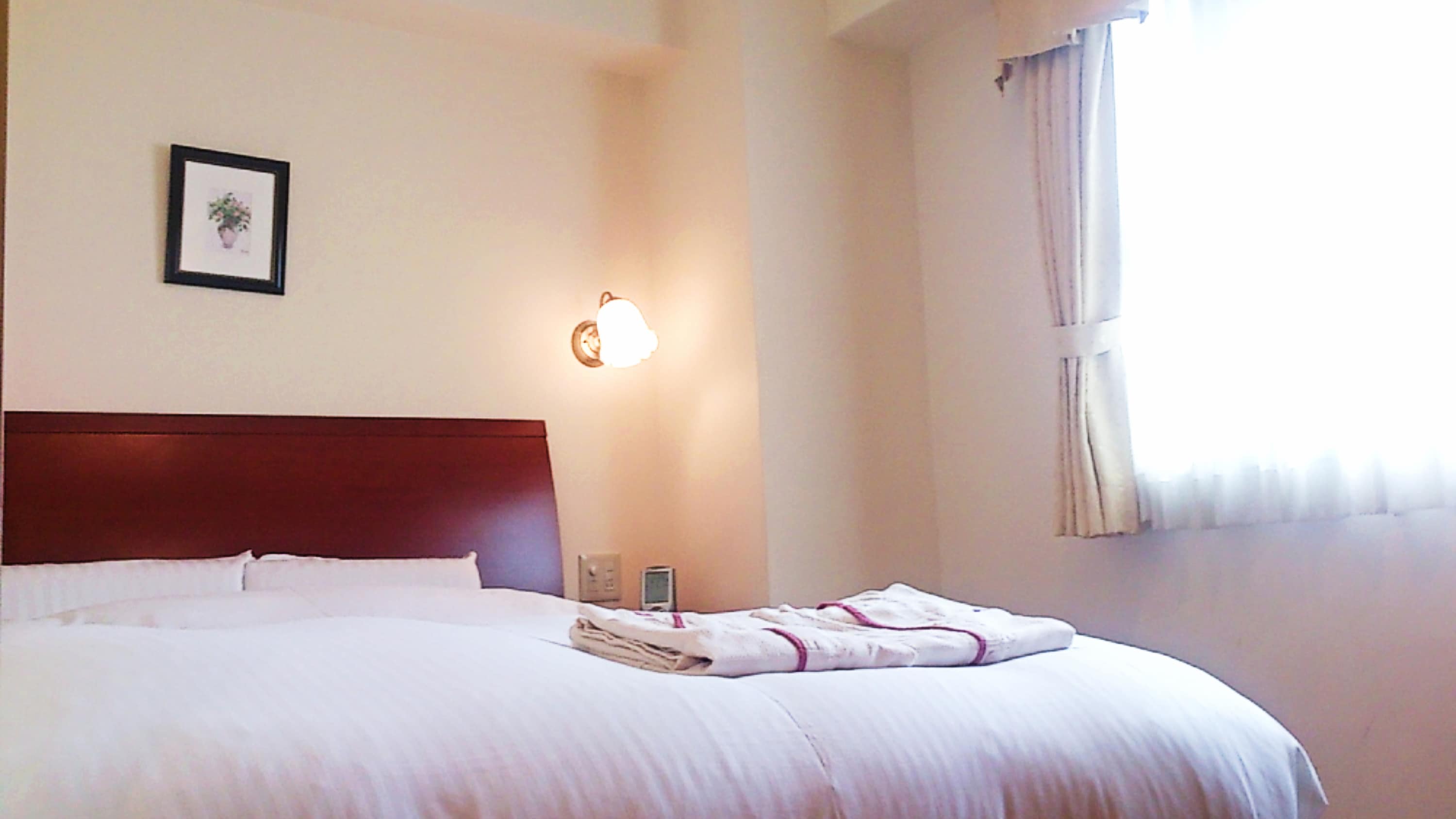 Double bedroom (1 bed 140cm & times; 200cm)