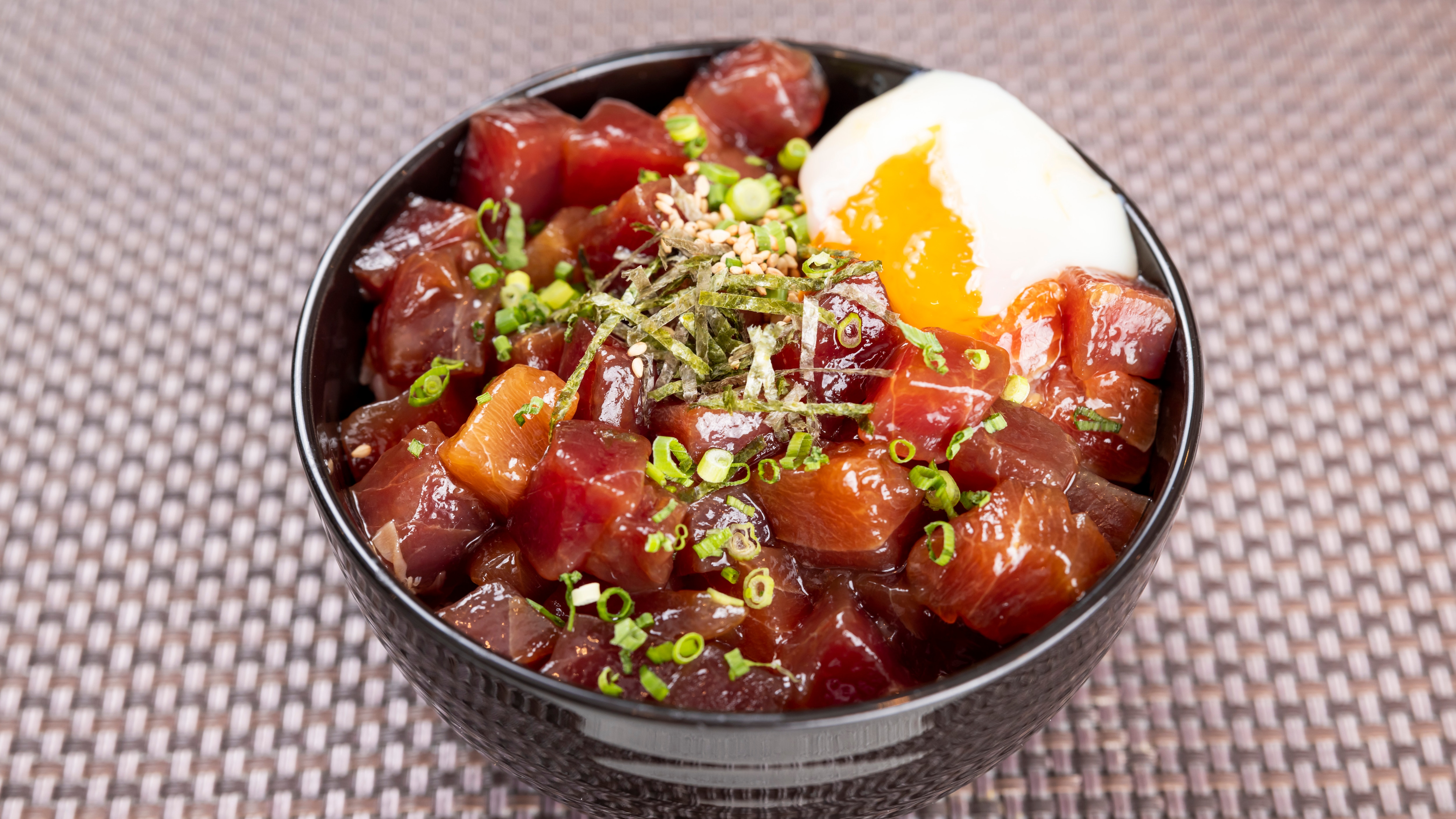 The highlight of our breakfast! All-you-can-eat pickled tuna! Donburi is recommended ♪