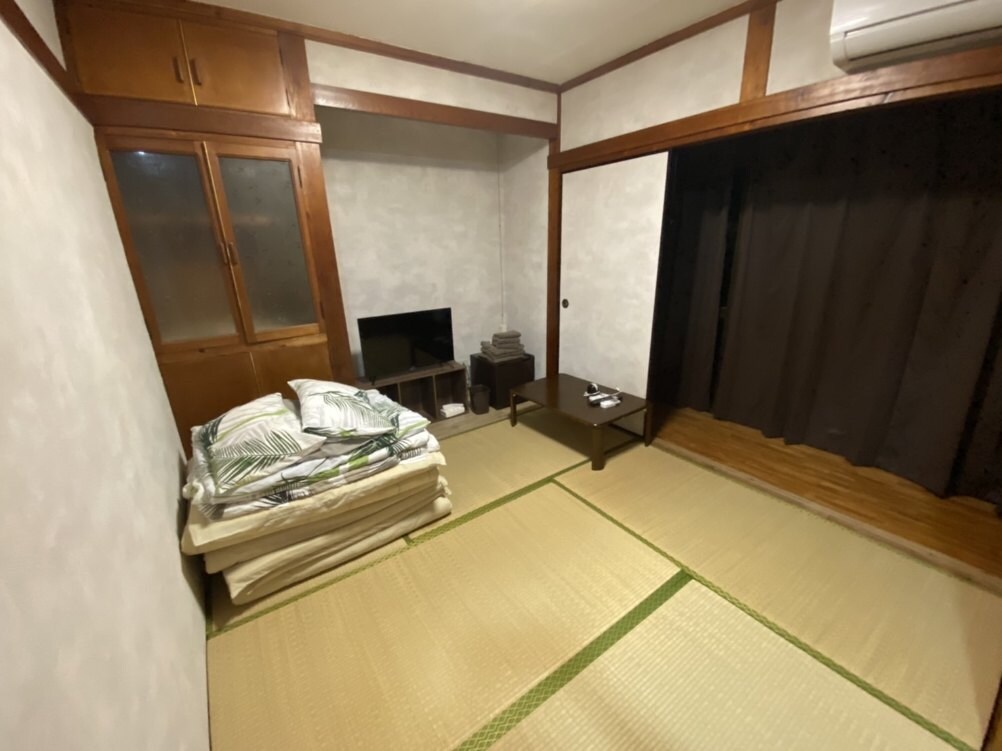 Japanese-style room