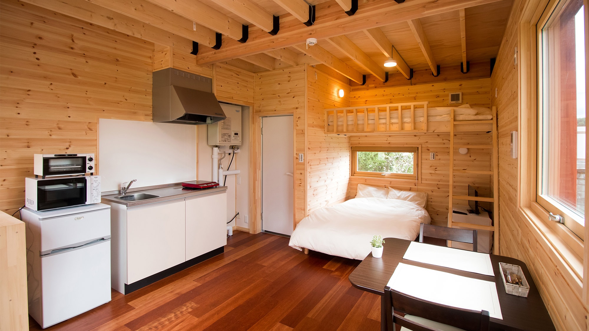 ・<Example of guest room (semi-double and loft)> How about a relaxing trip in contact with nature?