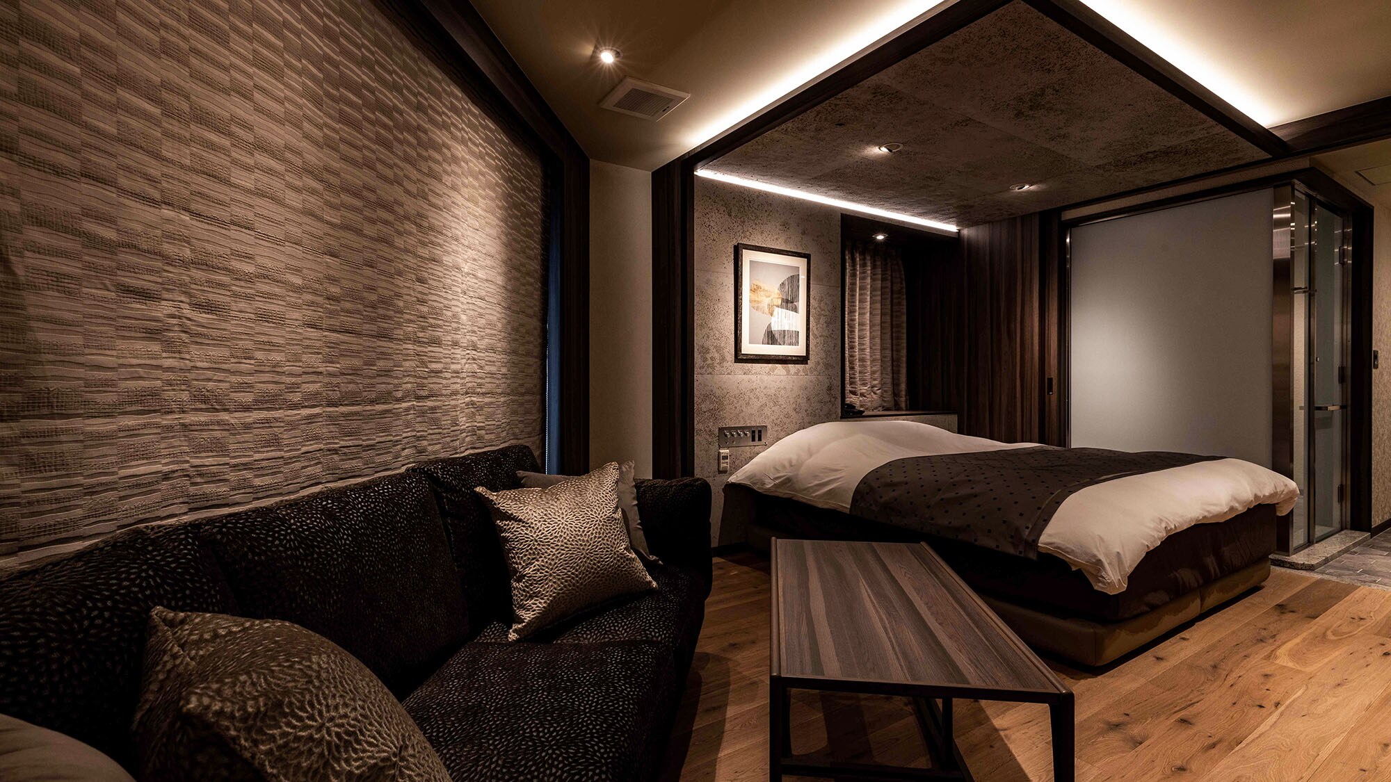 ・[Balcony Suite] มาพร้อมม่านทึบแสง จึงปลอดภัยสำหรับผู้ที่แพ้ง่ายในตอนเช้า