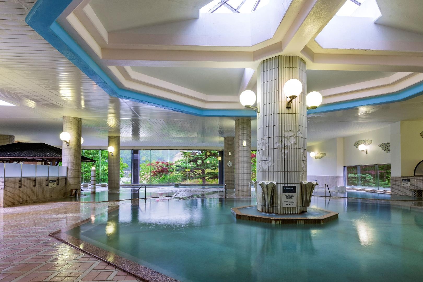 다이 이치 타키 본관의 온천 대욕장