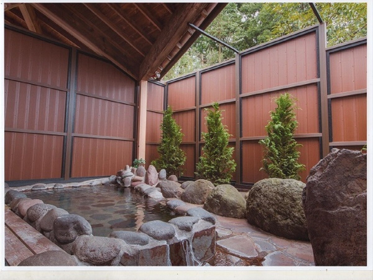Women's open-air bath