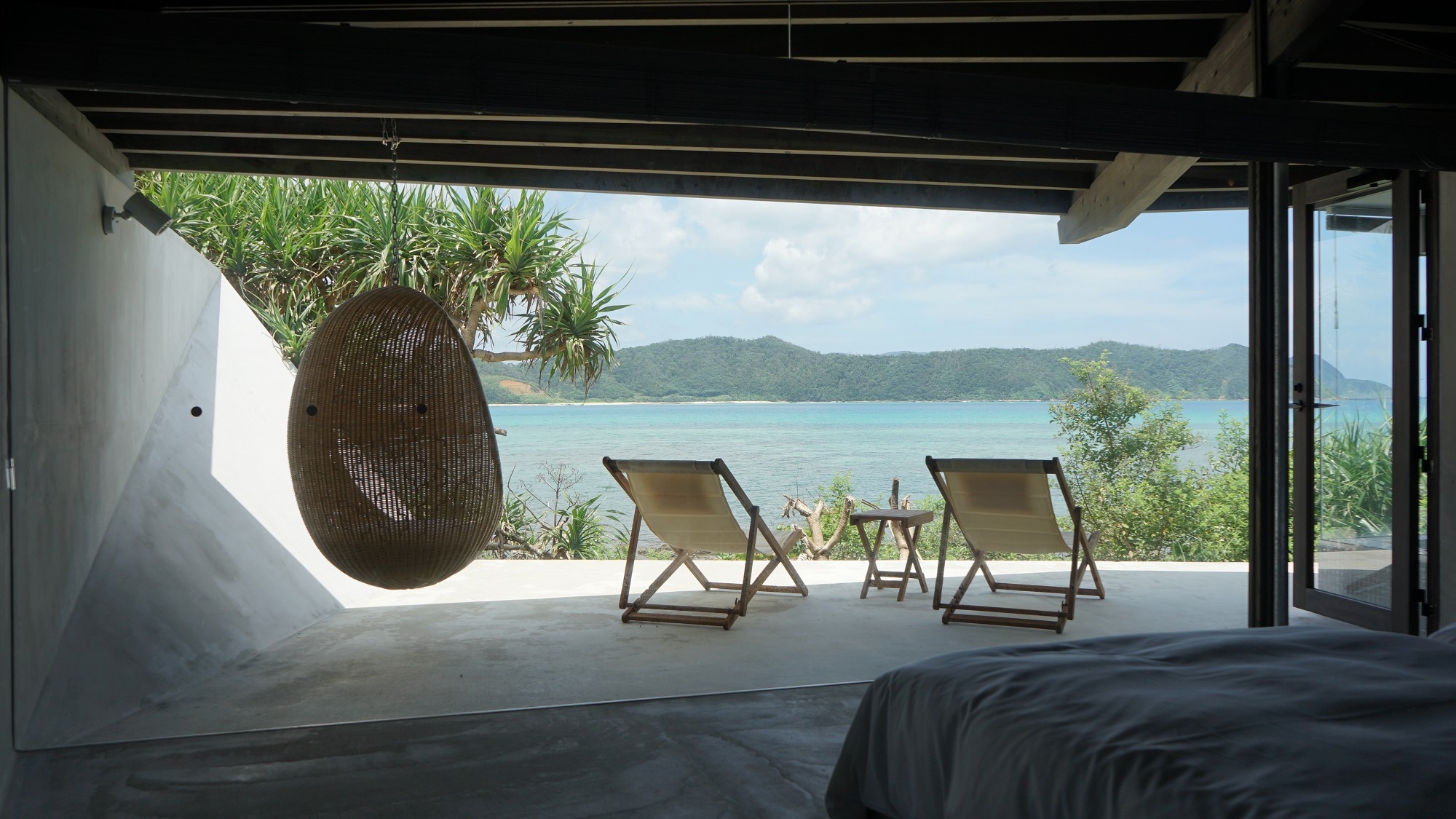 [Deluxe Villa Twin Bed] ระเบียงหันหน้าออกสู่ทะเล