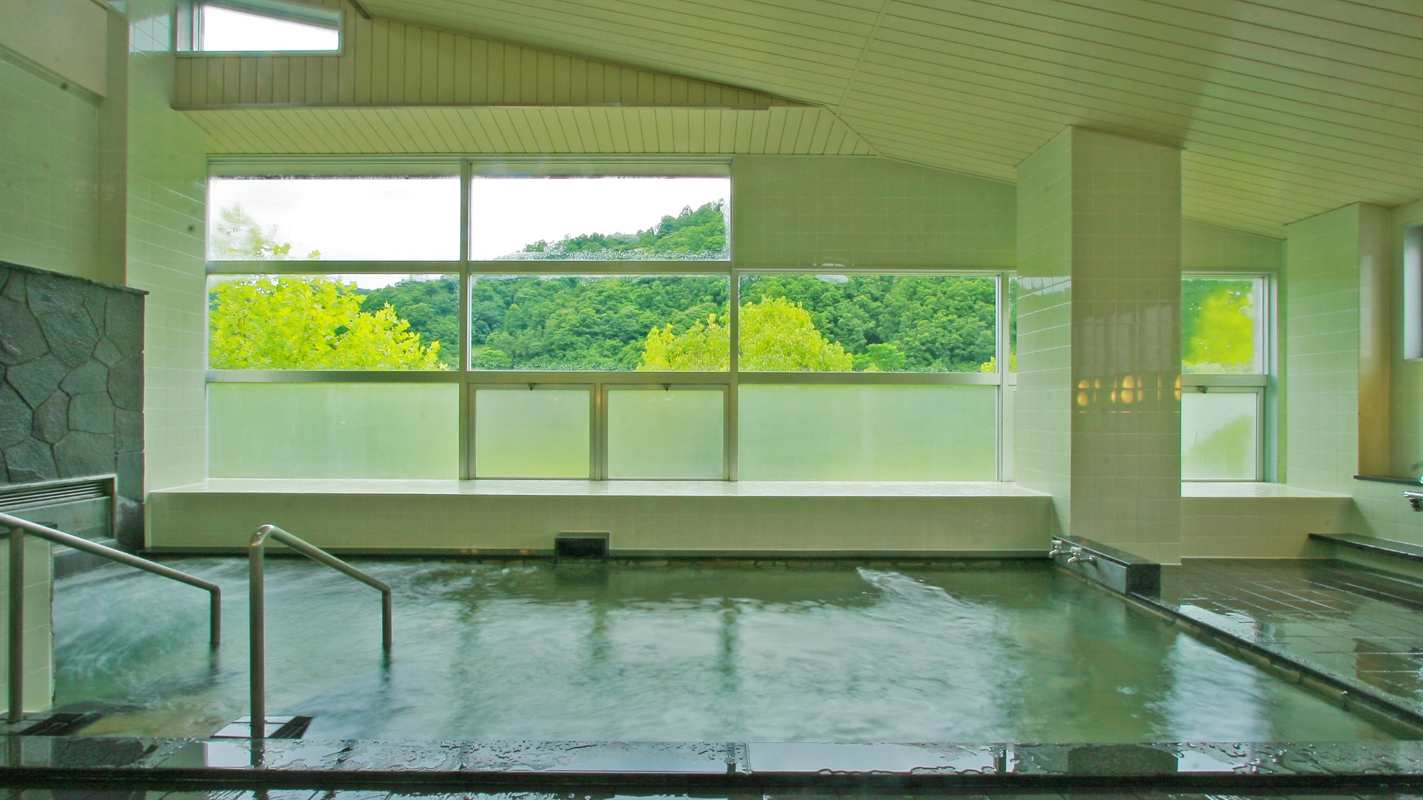 Natural radium stone bath