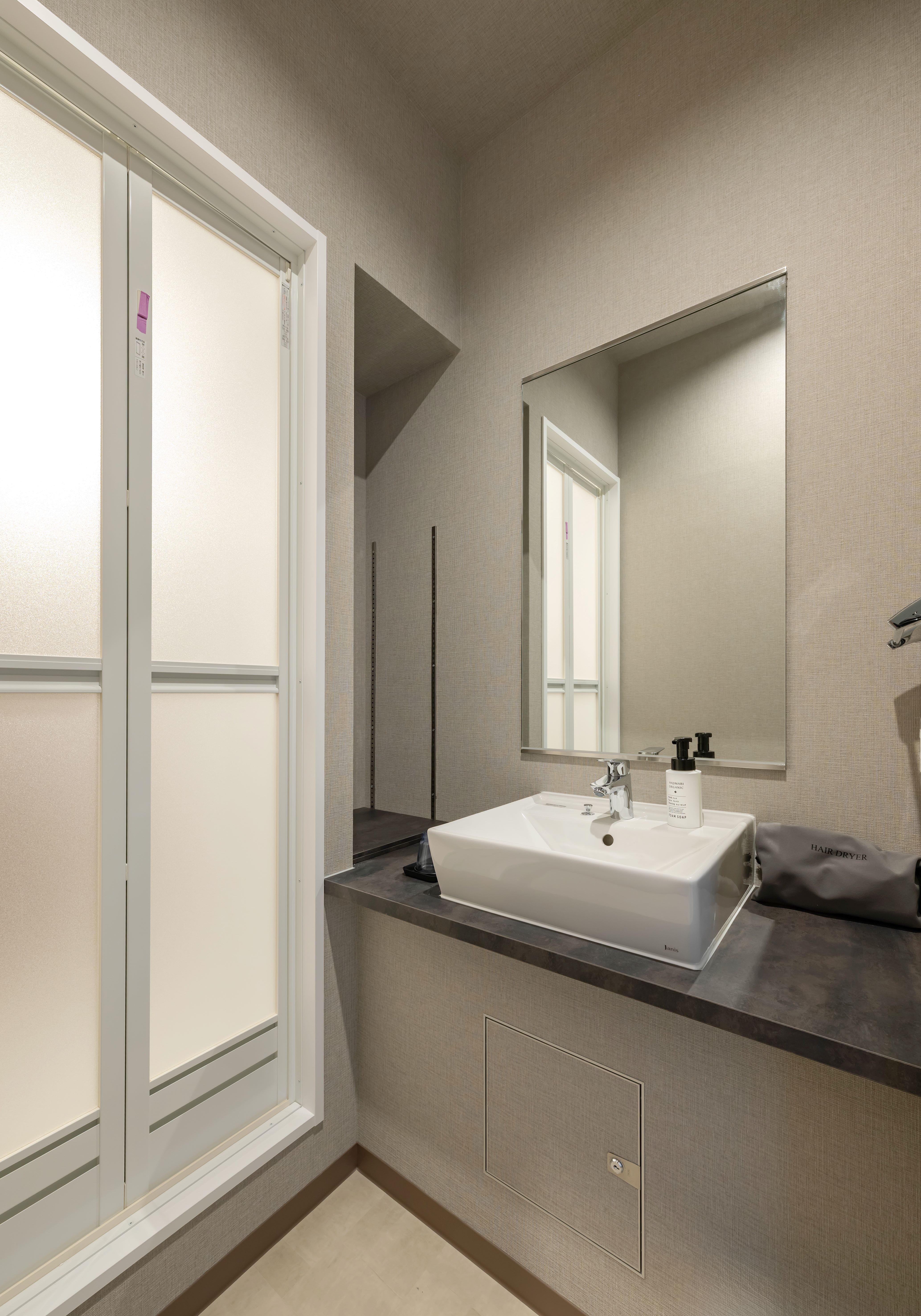 Twin room (TW) washbasin