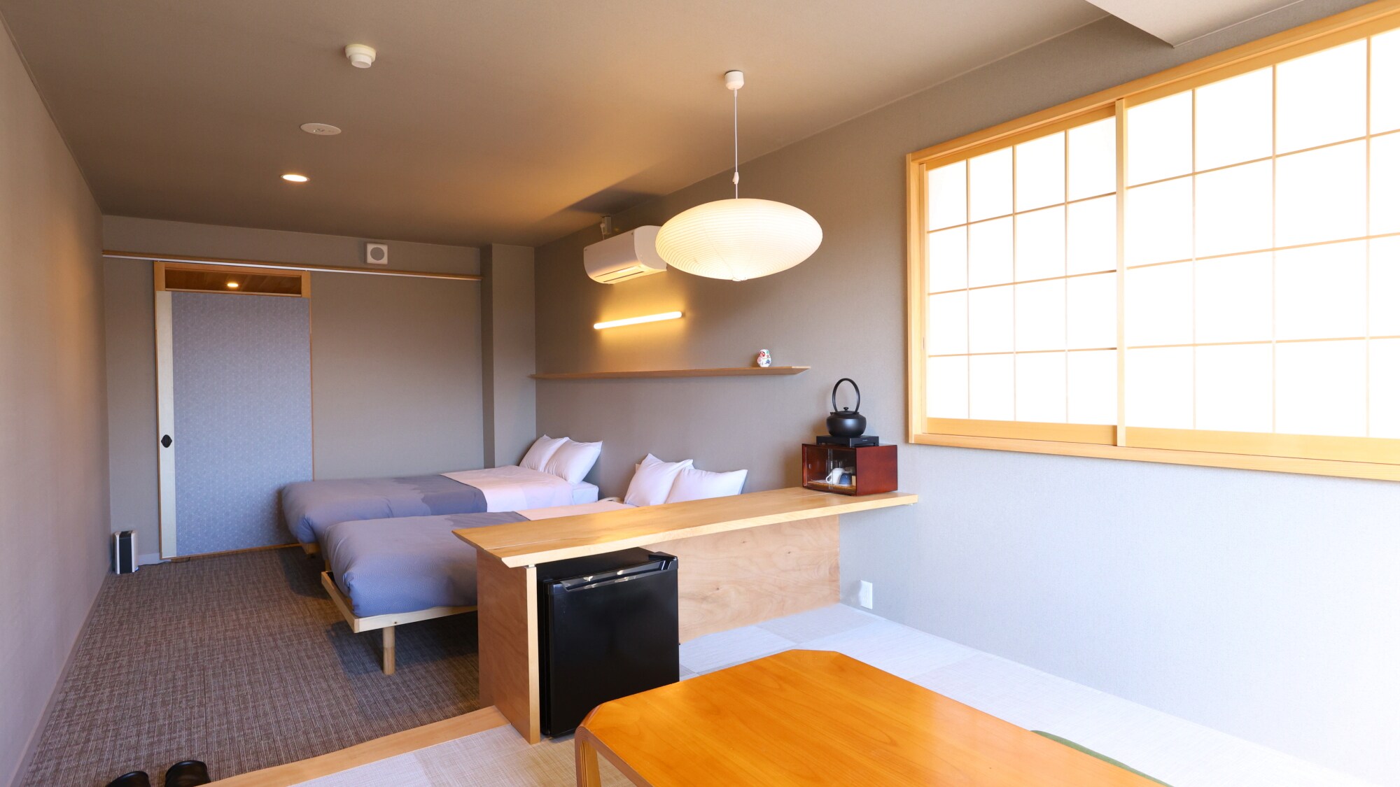 [Japanese-Western style room] 16 square meters