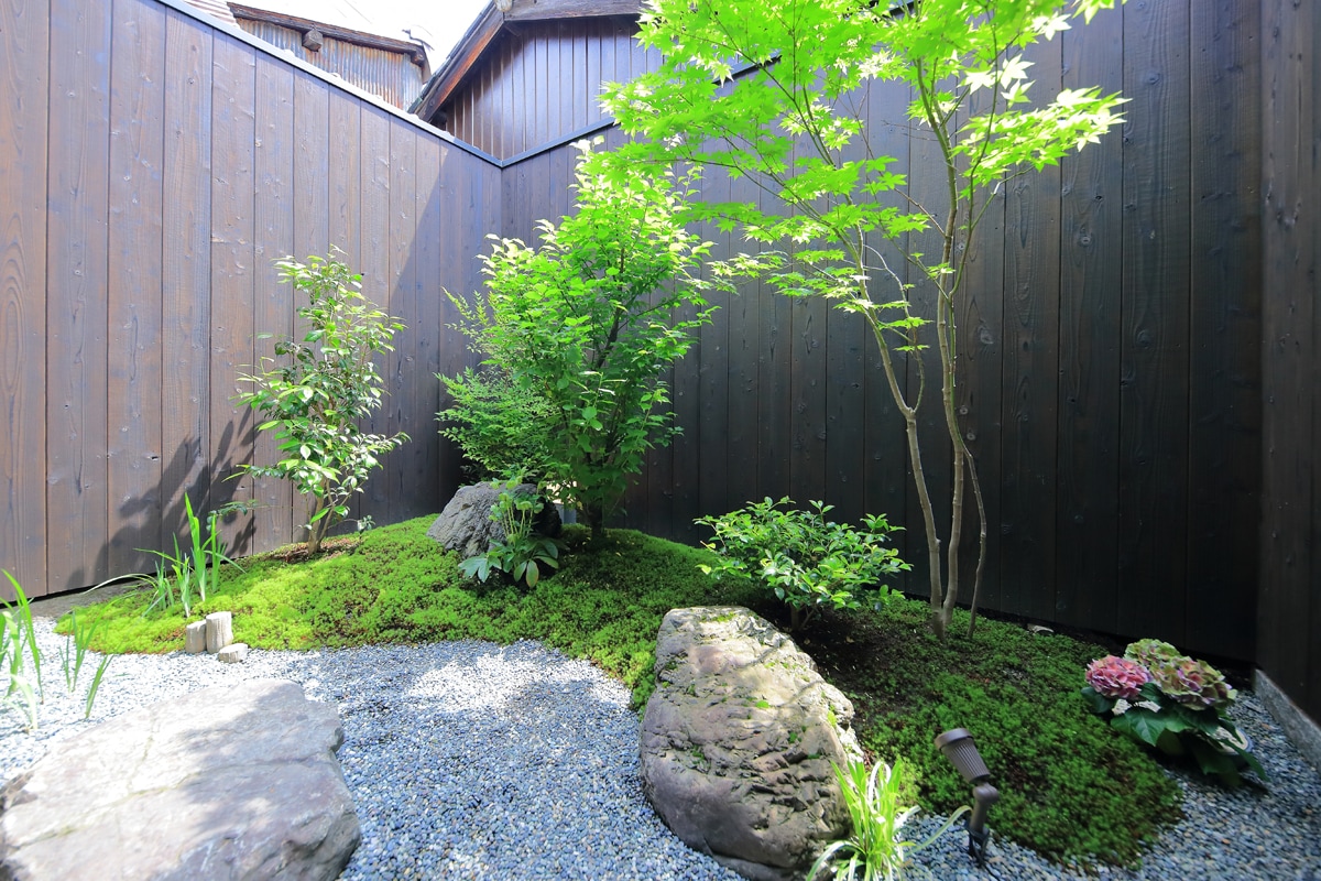 Một khu vườn theo phong cách Kyoto thay đổi theo mùa