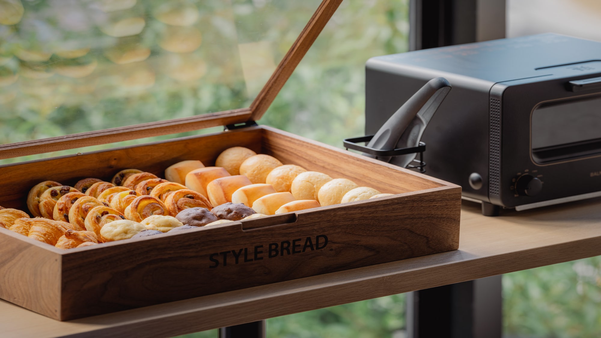 [Light breakfast bread service] Carefully selected "natural yeast bread" with a simple taste that tastes even better when warmed.